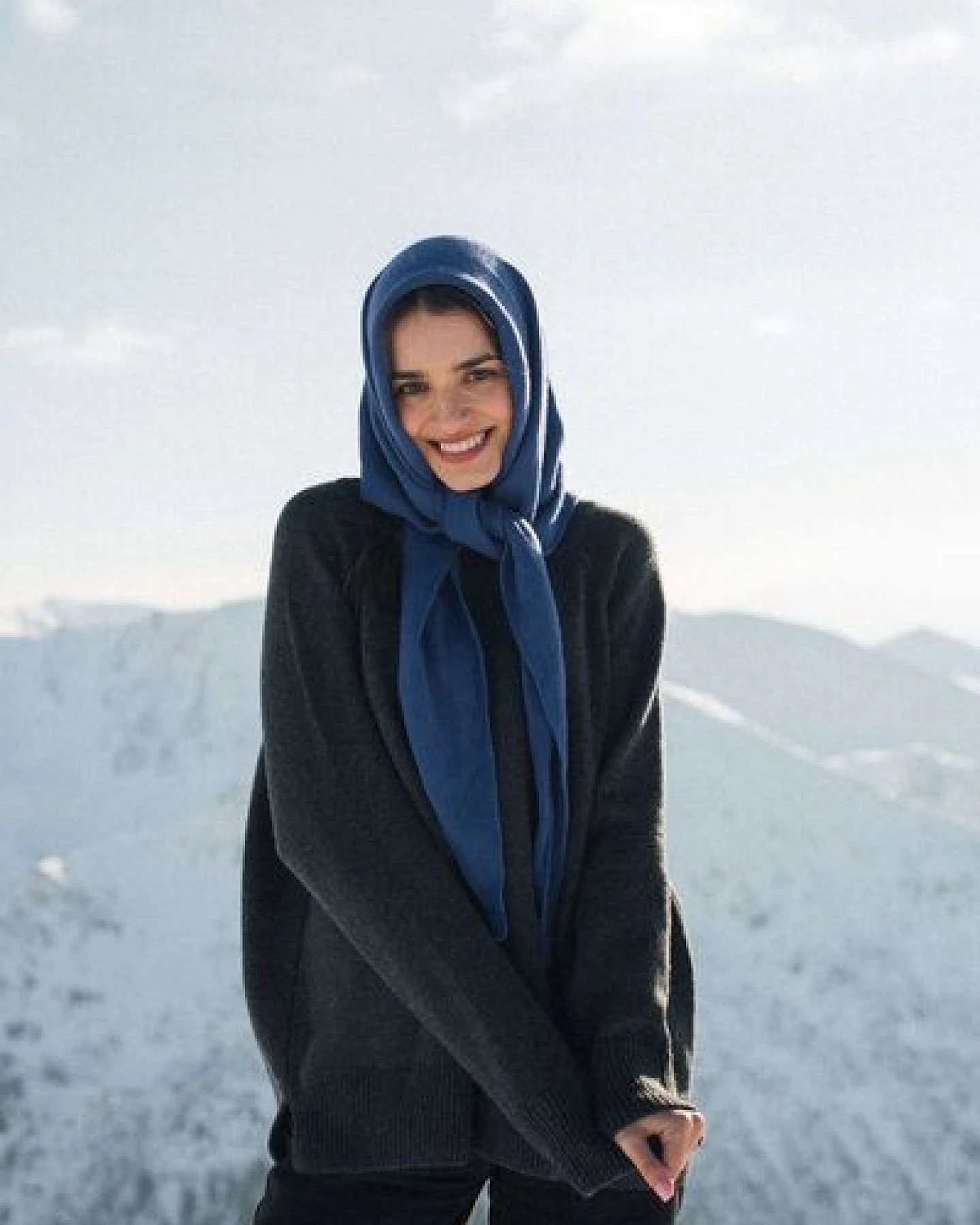 Kopyto BIRUANG XL Große Bandana / Halstuch 100% Merinowolle RWS-zertifiziert, ökologisch, unifarben – Ansicht 3