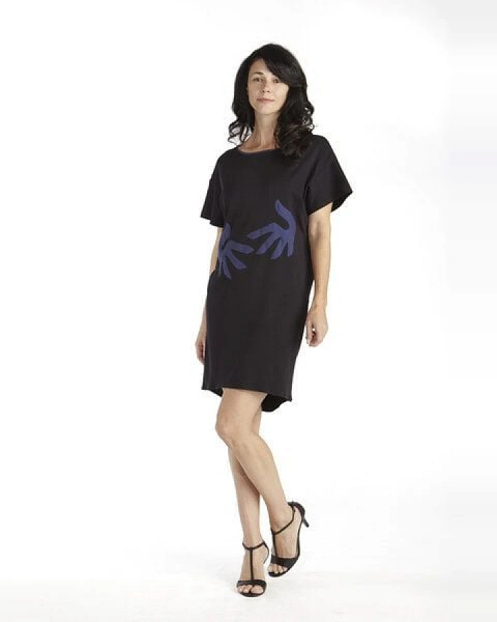 B.e Quality Fledermaus Ärmel Kleid Hug- Stickerei - Biologische Pima Baumwolle