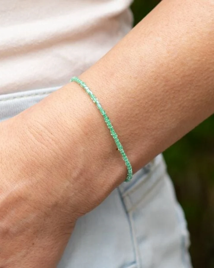 juni Sommer Armband Türkis aus Würfel-Perlen - mit verstellbarer Schiebeperle aus recyceltem Gold oder Silber