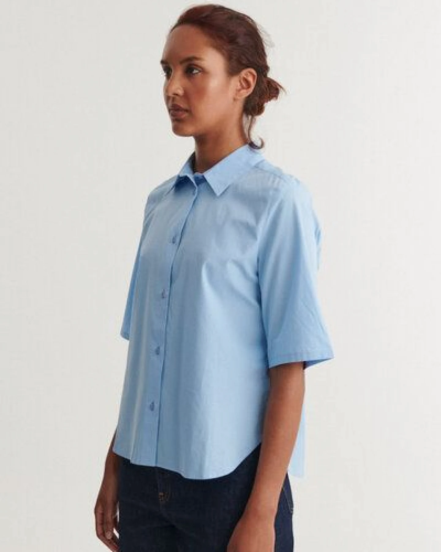 Basic Apparel Kurzarm Bluse SILJE mit Knöpfen aus Bio-Baumwolle – Ansicht 2