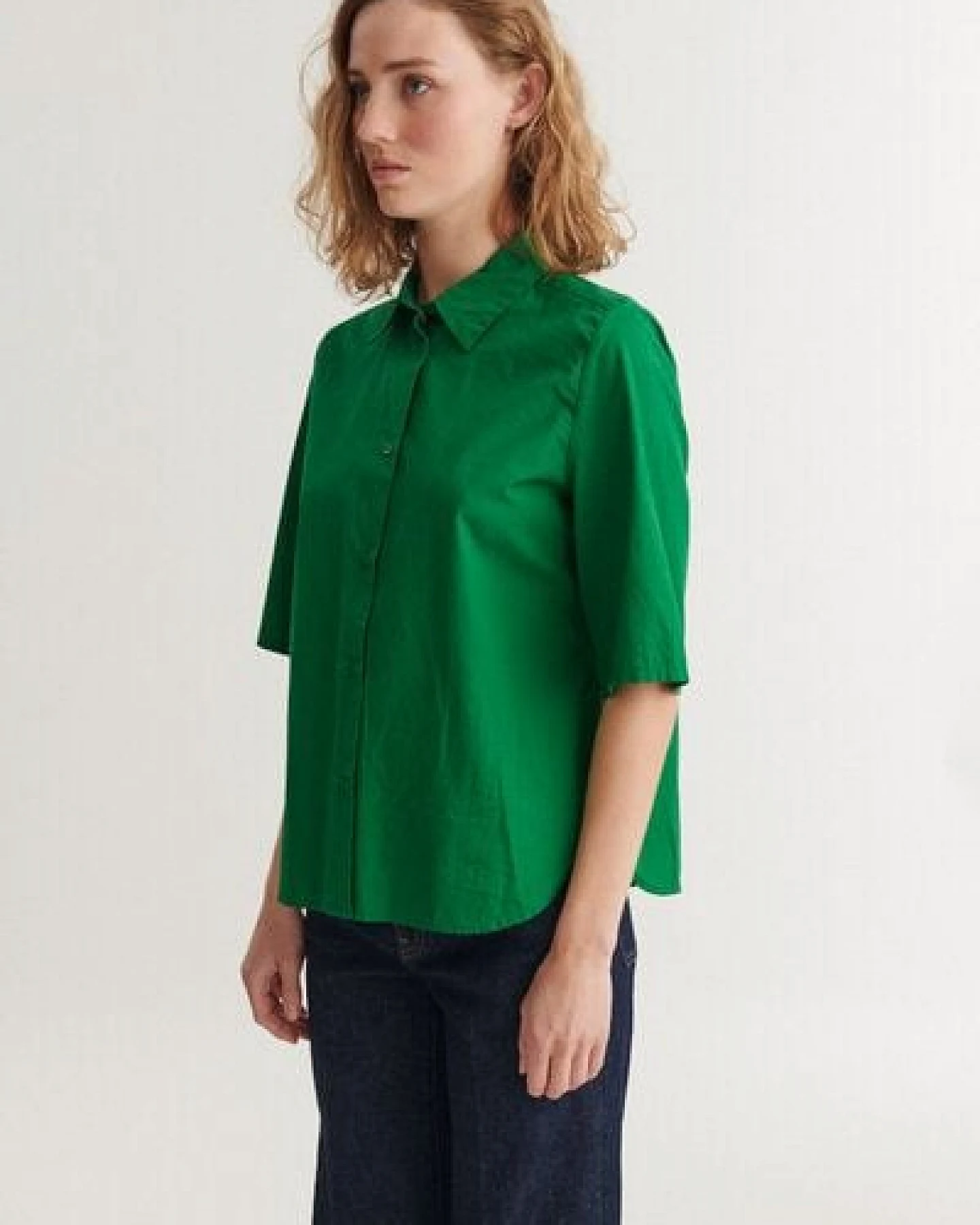 Basic Apparel Kurzarm Bluse SILJE mit Knöpfen aus Bio-Baumwolle – Ansicht 2