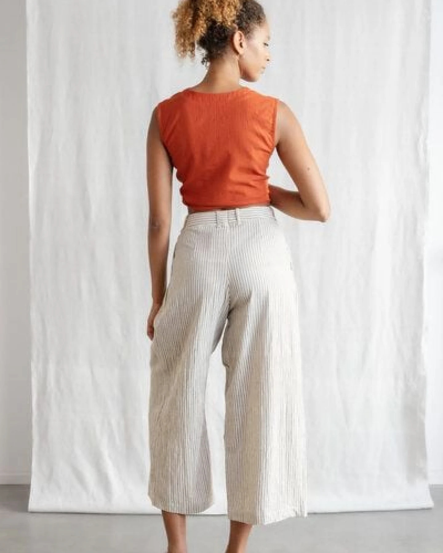 Jyoti - Fair Works Baumwoll Culotte Awasi Grau-Weiß – Ansicht 4