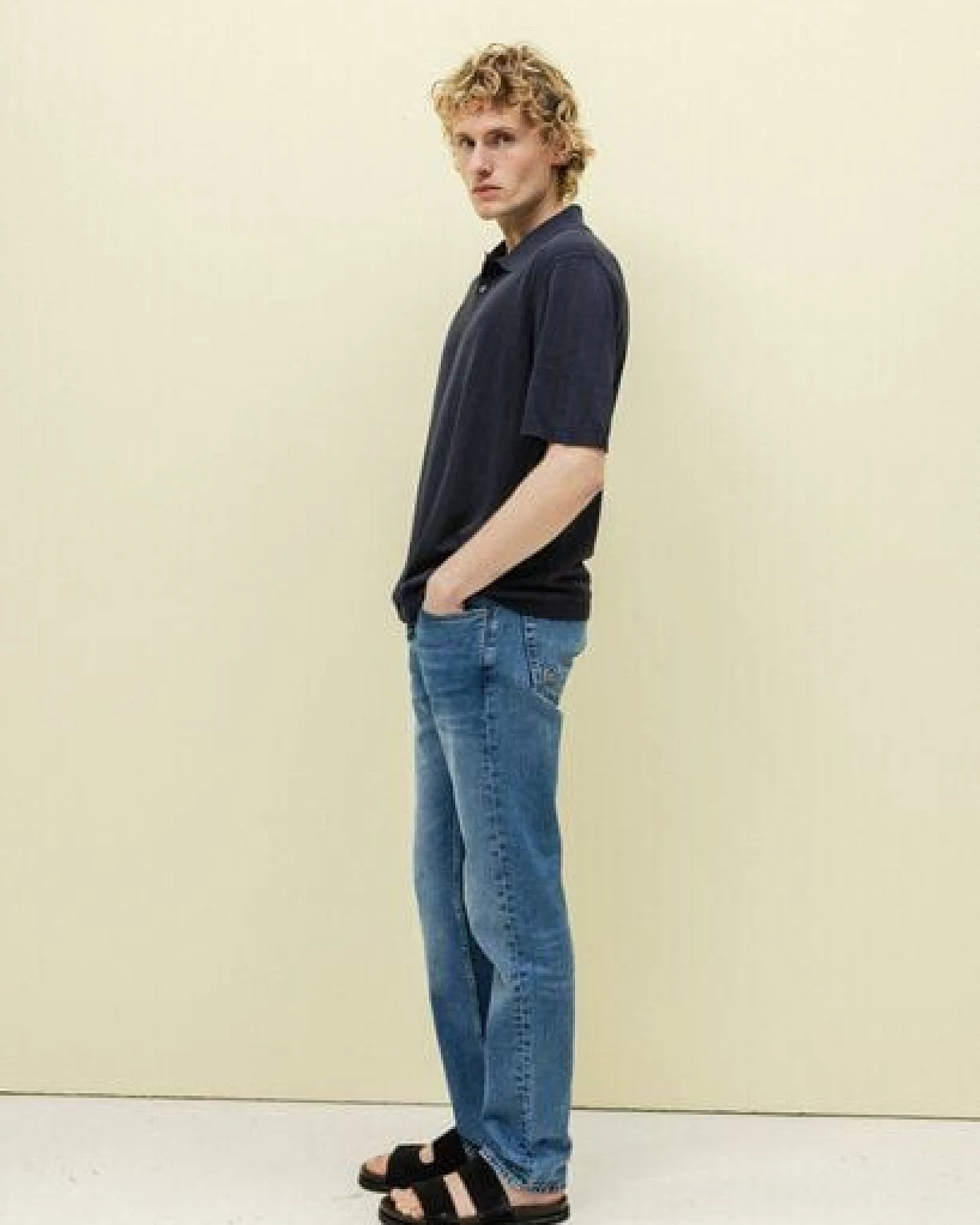 MUD Jeans Herren Jeans "John Mid Straight - Medium Aged" – Ansicht 2