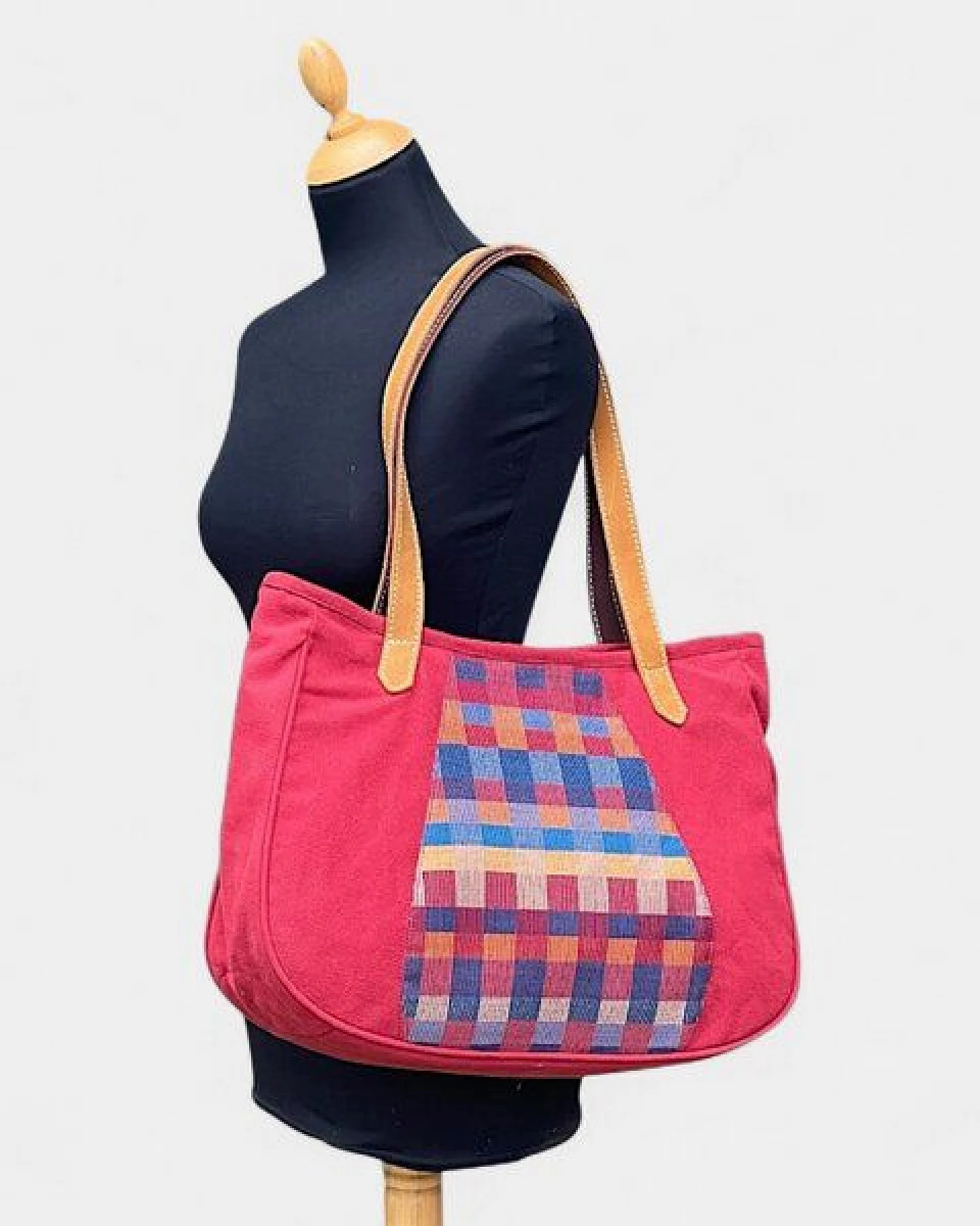 Dragolina Schultertasche/ Shopper Bente mit Webstoff der Pwo Karen – Ansicht 2