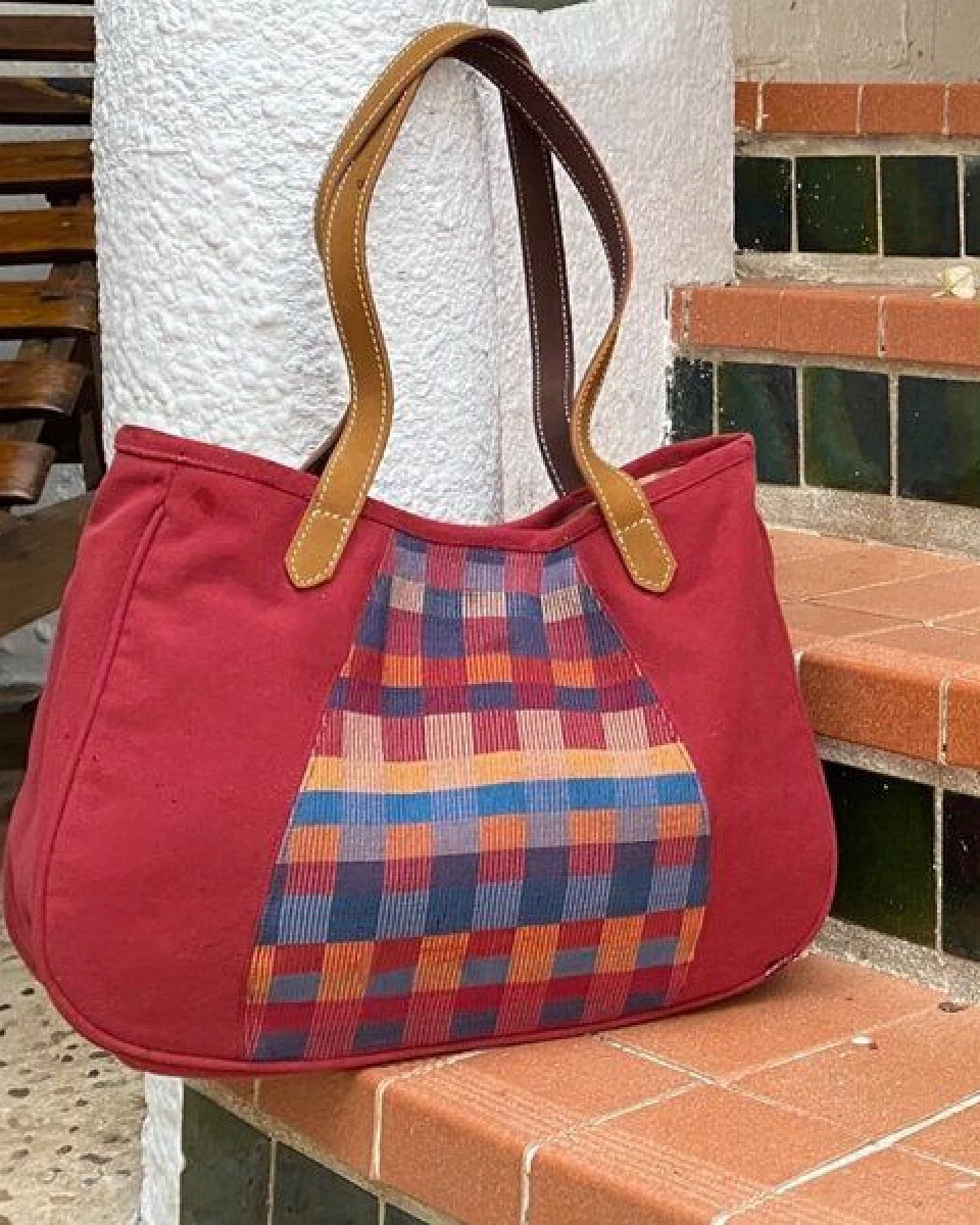 Dragolina Schultertasche/ Shopper Bente mit Webstoff der Pwo Karen – Ansicht 3