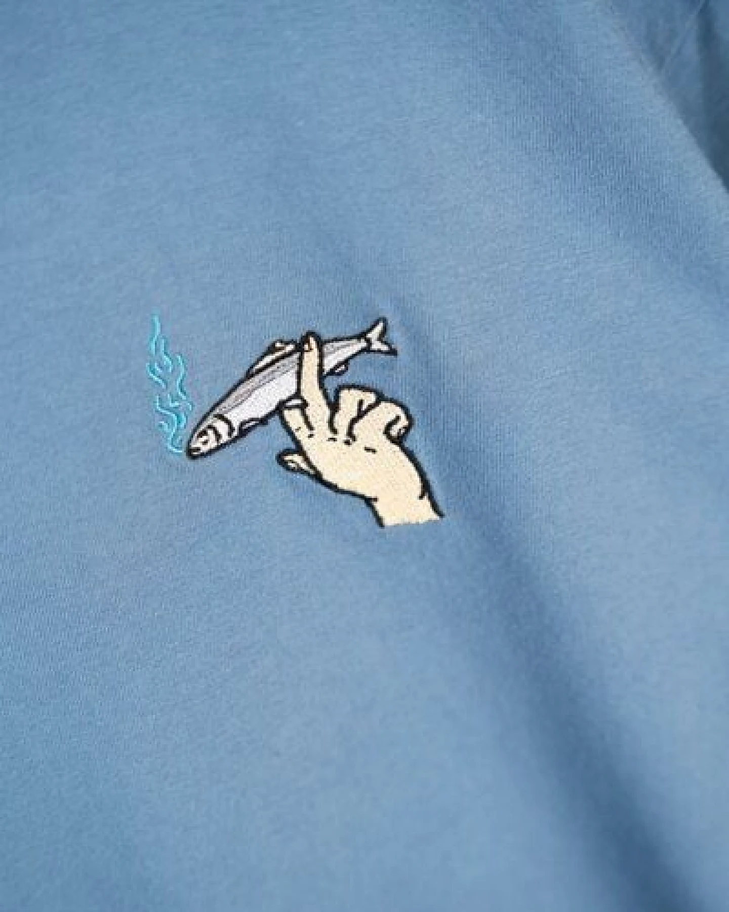 LAKOR T-Shirt aus Bio-Baumwolle - Mini Smoking Fish Hand – Ansicht 4