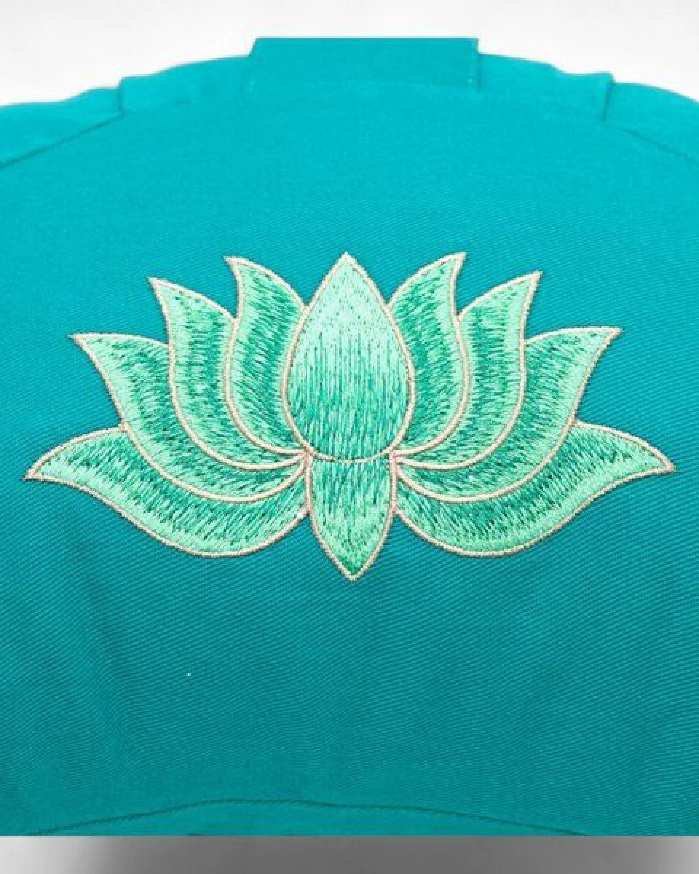 BAGHI Meditationskissen Halbmond kräftige Farben mit Lotus Bestickung im Farbverlauf Bio-Baumwolle kbA – Ansicht 3