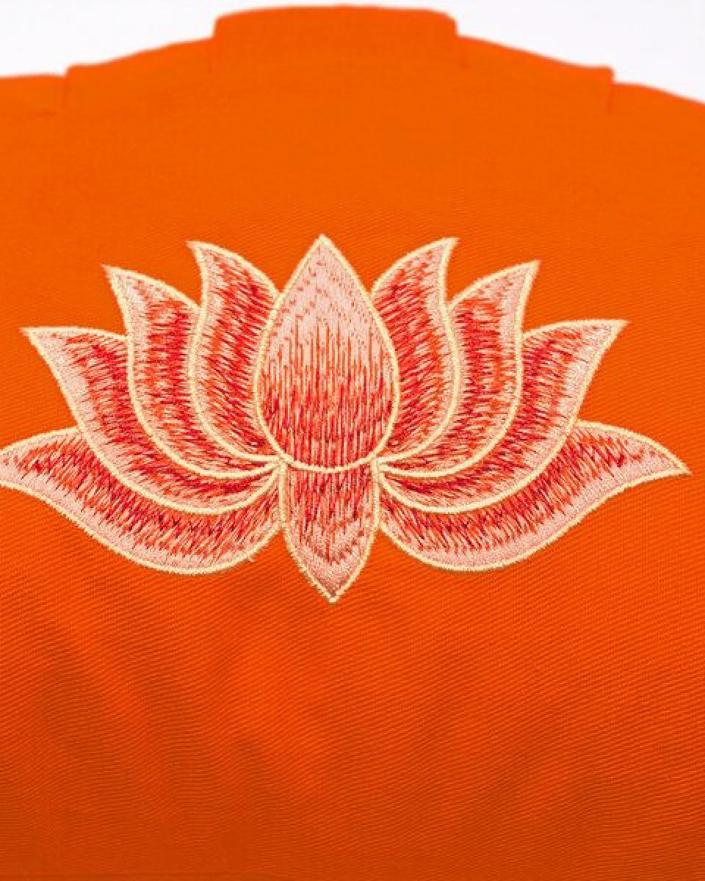 BAGHI Meditationskissen Halbmond kräftige Farben mit Lotus Bestickung im Farbverlauf Bio-Baumwolle kbA – Ansicht 3