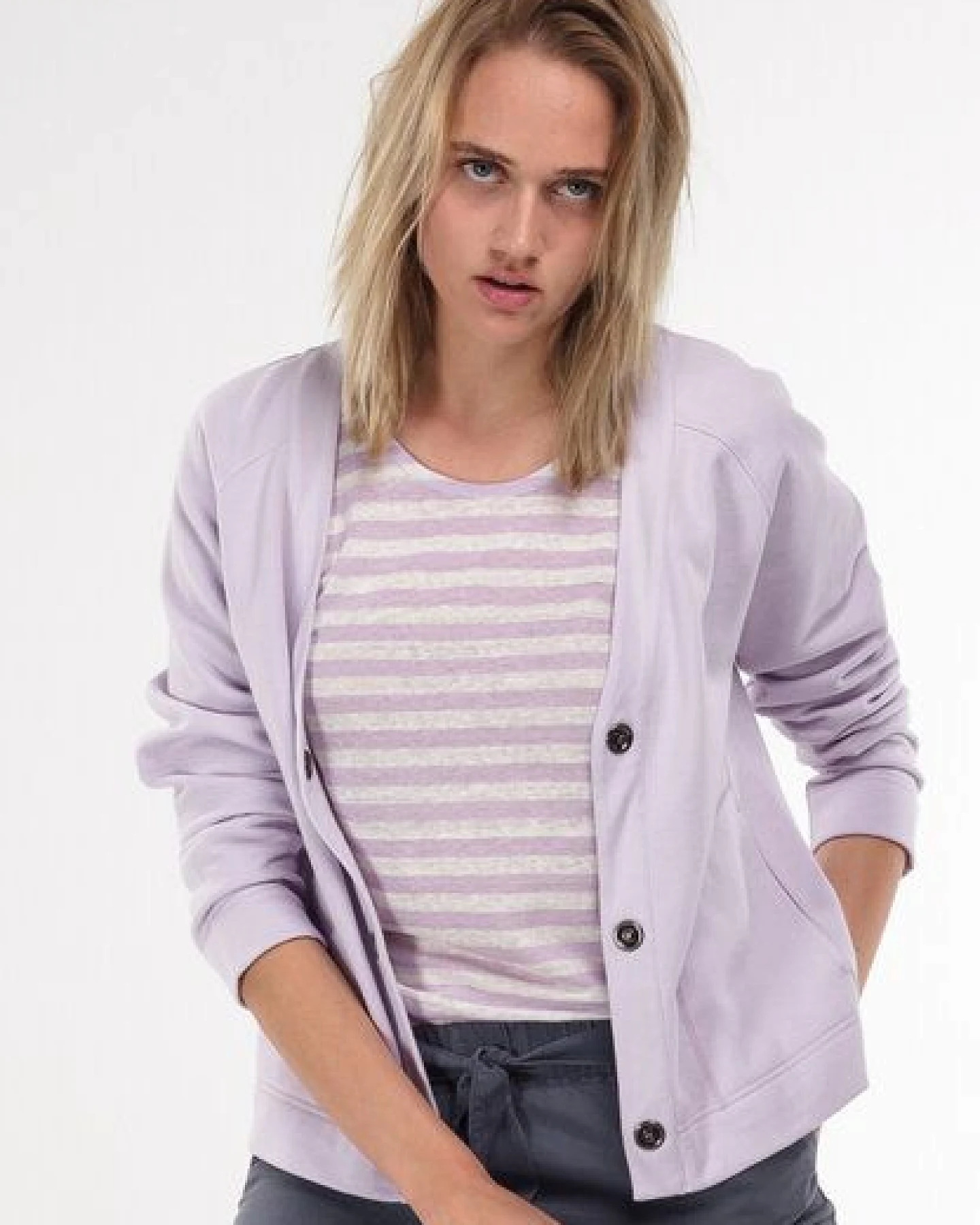 Alma & Lovis Softe Sommer-Sweatjacke aus Bio-Baumwolle – Ansicht 3