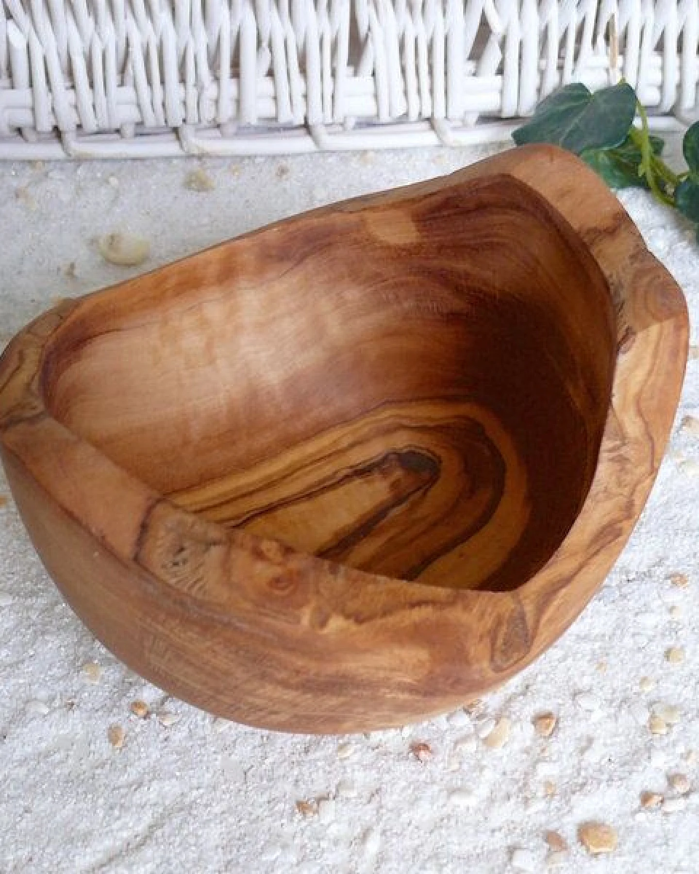 Olivenholz erleben Knabberschale RUSTIKAL (rund), Ø ca. 14 cm aus Olivenholz – Ansicht 3
