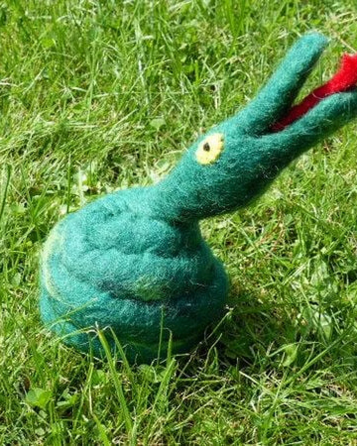 short'n'pietz Schlange als Filz Eierwärmer