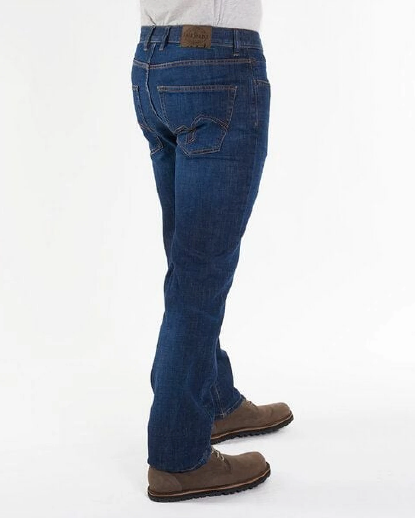 fairjeans basic Jeans "REGULAR WAVES" mit Wascheffekt aus Bio-Baumwolle – Ansicht 4