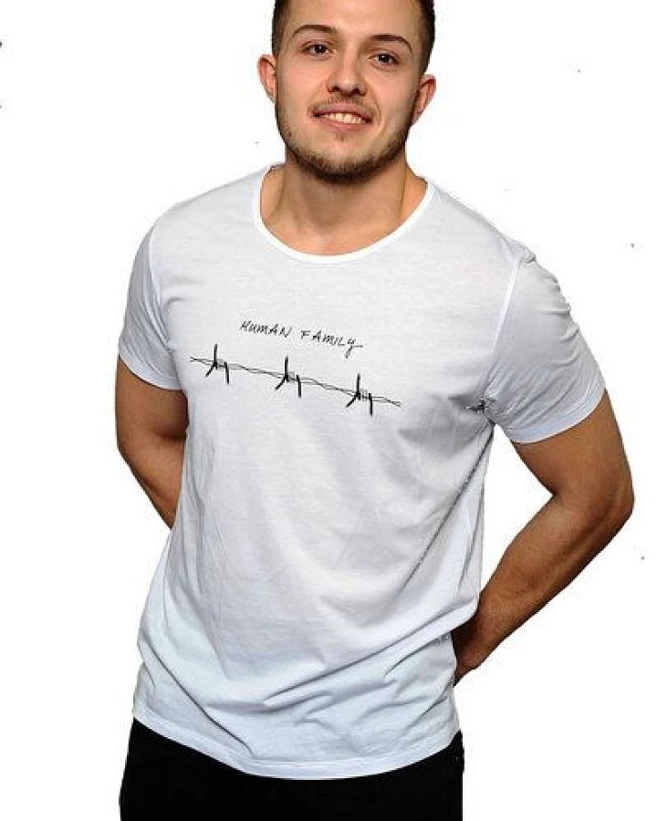 T-Shirt aus Bio-Baumwolle von Human Family Change Barbed
