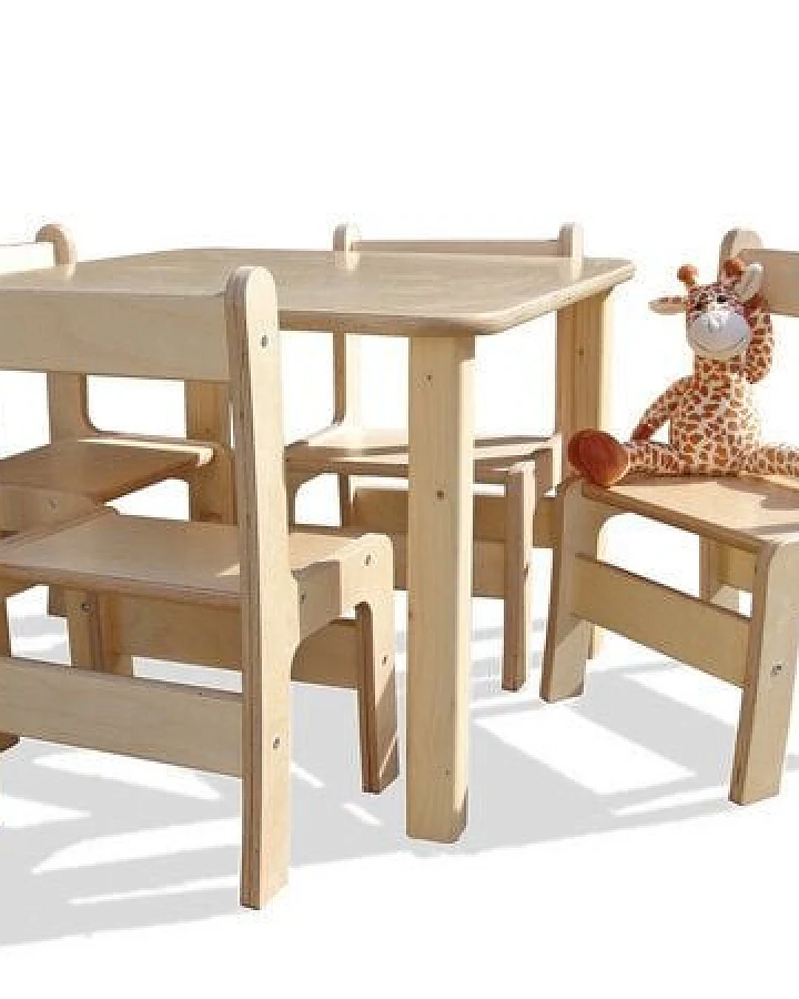 Die Schreiner Christoph Siegel Kindersitzgruppe - Tisch und 4 Stühle