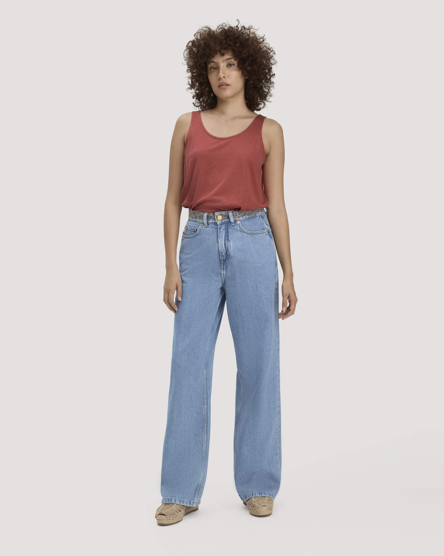 hessnatur Damen Jersey Top Relaxed aus TENCEL™ Lyocell mit Bio-Baumwolle - braun - Größe 40 – Ansicht 2