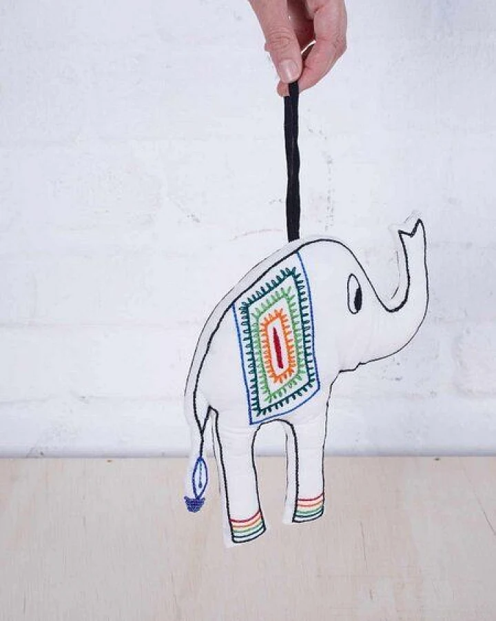 Jyoti - Fair Works Bio-Baumwoll Kuscheltier Elefant Emil weiß bestickt