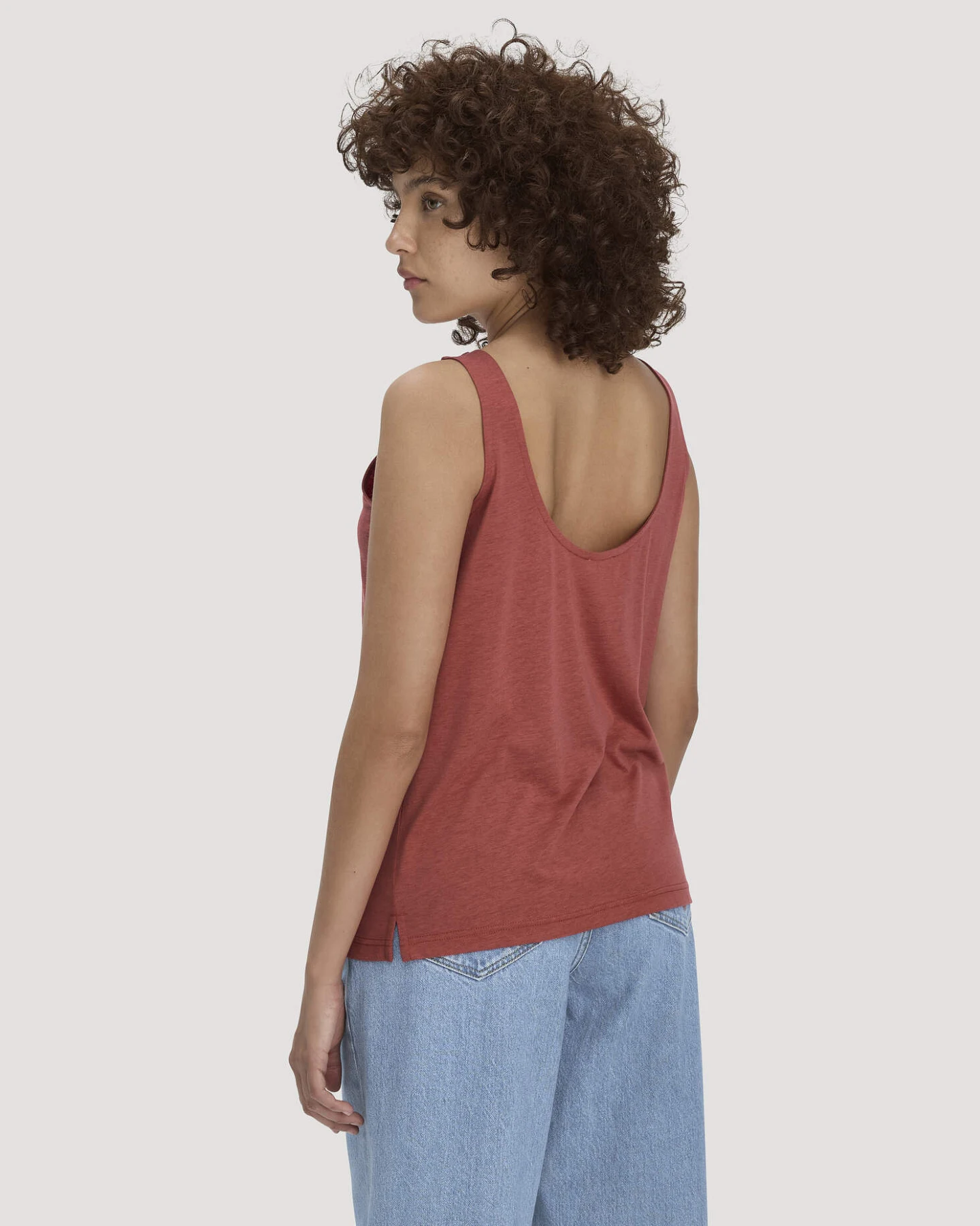 hessnatur Damen Jersey Top Relaxed aus TENCEL™ Lyocell mit Bio-Baumwolle - braun - Größe 46 – Ansicht 3