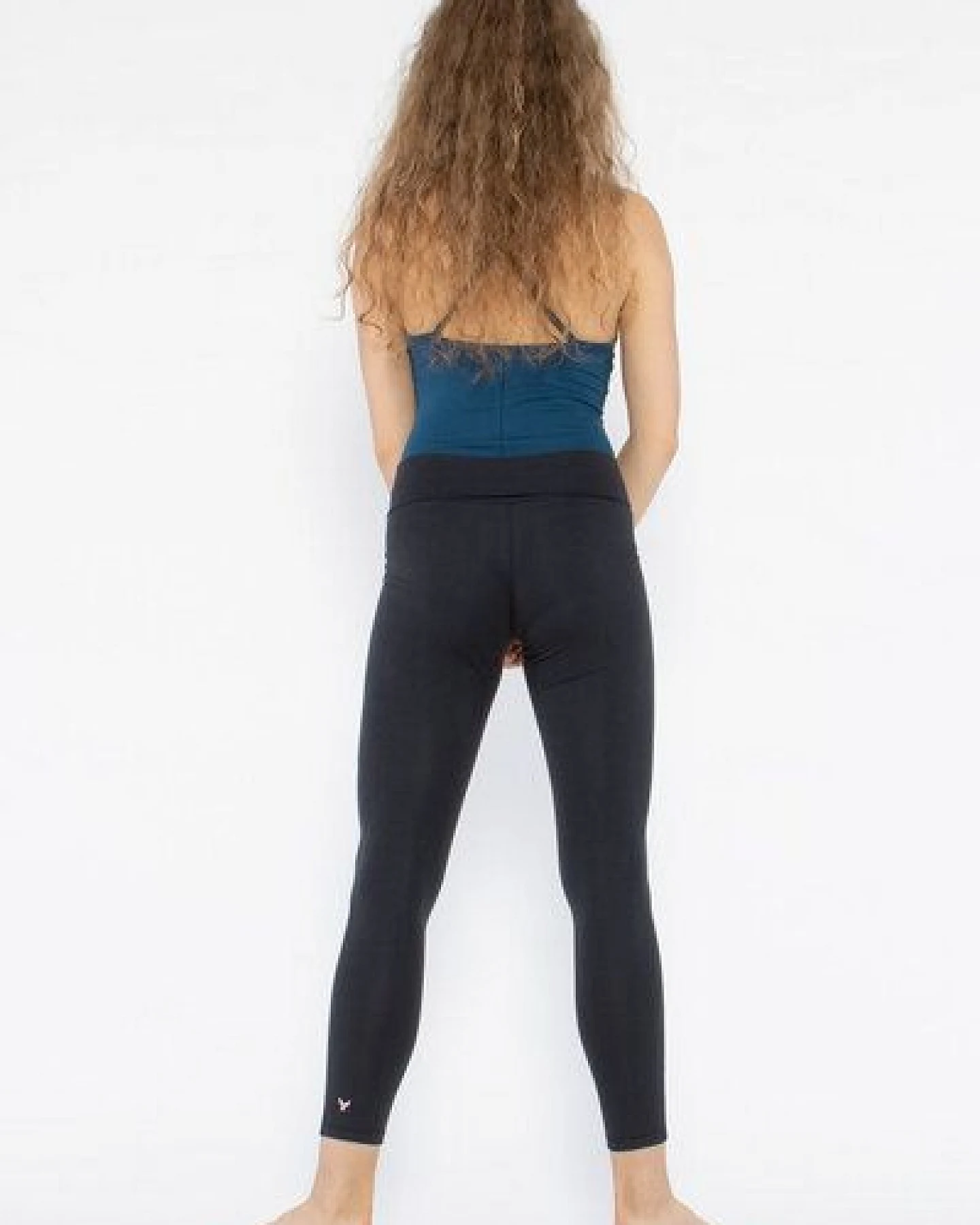 YOIQI Yoga Leggings aus Bio-Baumwolle mit hohem Bund – Ansicht 4