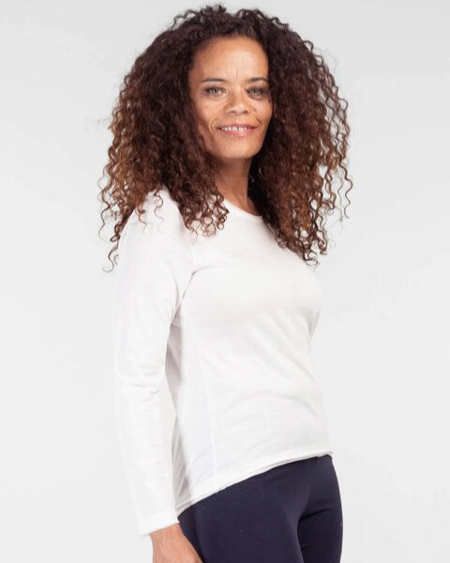 Alma & Lovis Smartes Langarmshirt aus Bio-Baumwolle – Ansicht 3