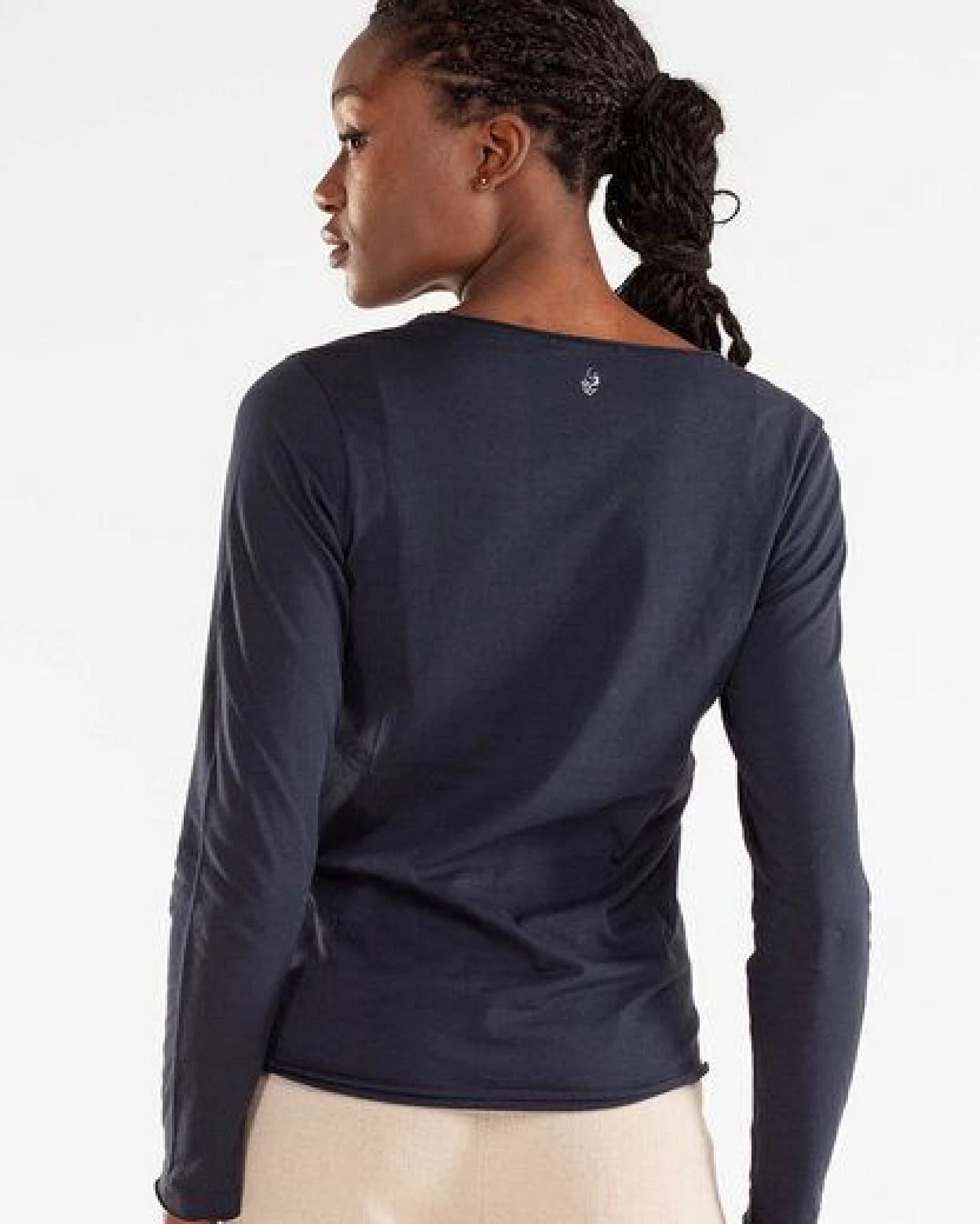 Alma & Lovis Smartes Langarmshirt aus Bio-Baumwolle – Ansicht 2