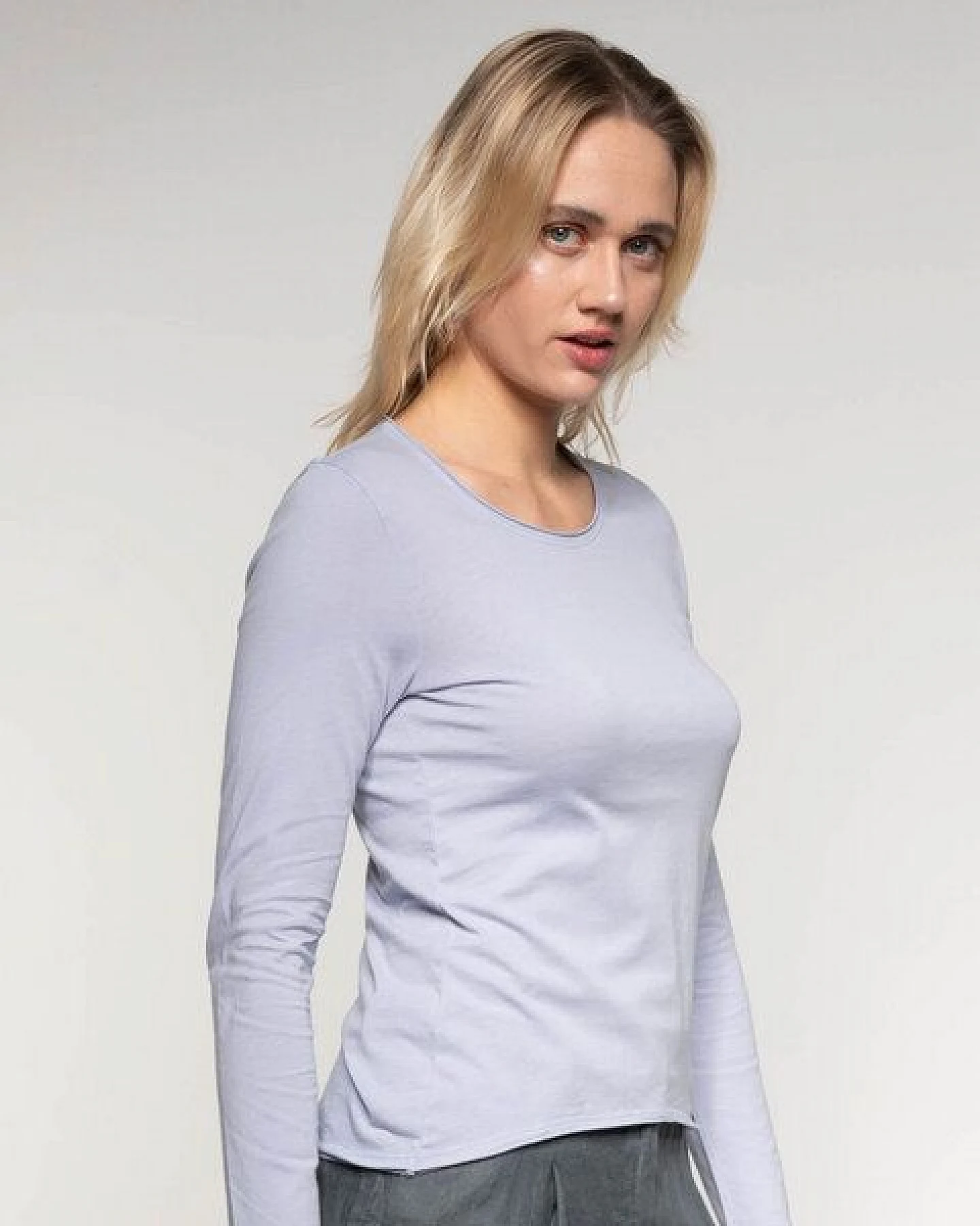 Alma & Lovis Smartes Langarmshirt aus Bio-Baumwolle – Ansicht 4