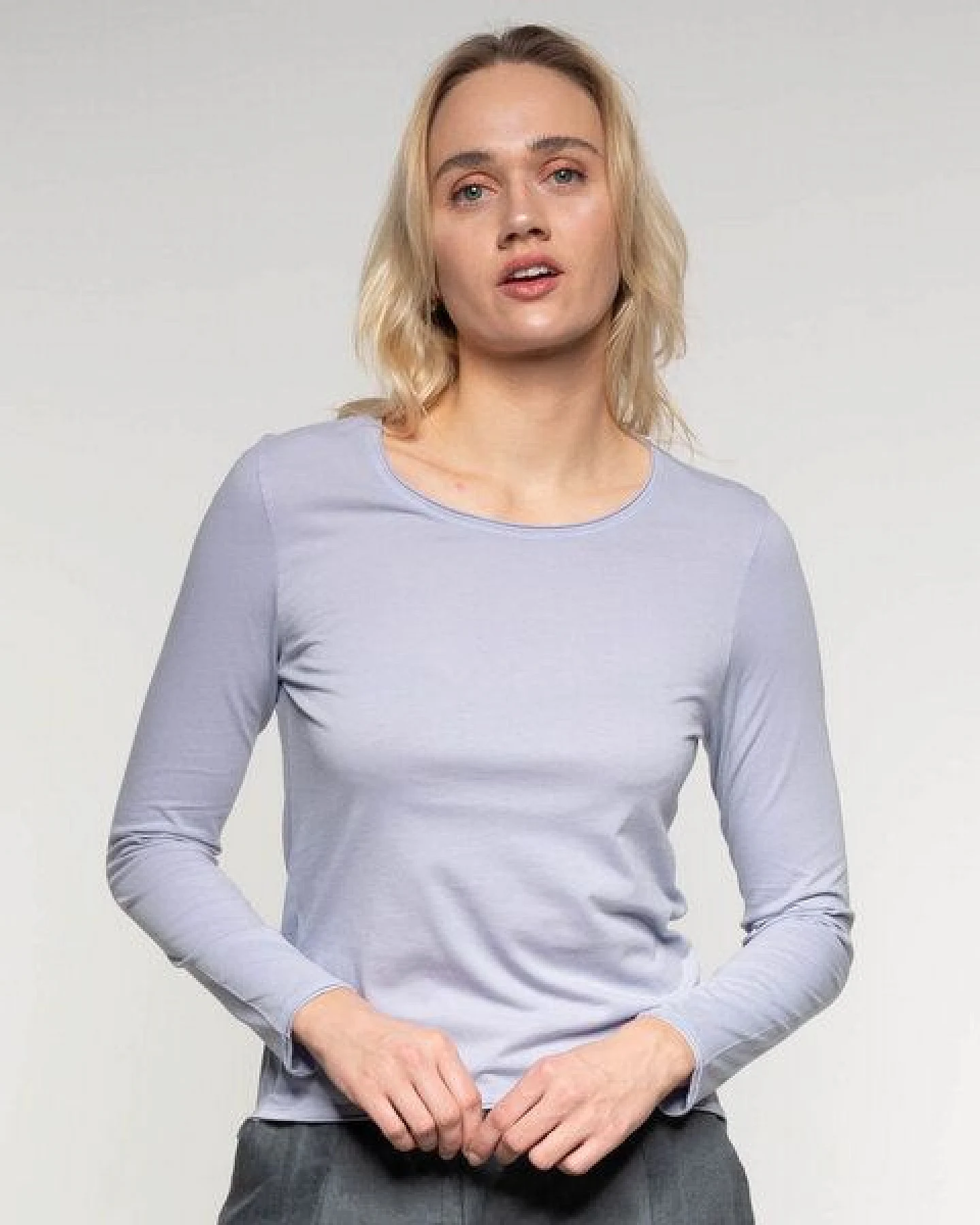Alma & Lovis Smartes Langarmshirt aus Bio-Baumwolle – Ansicht 3