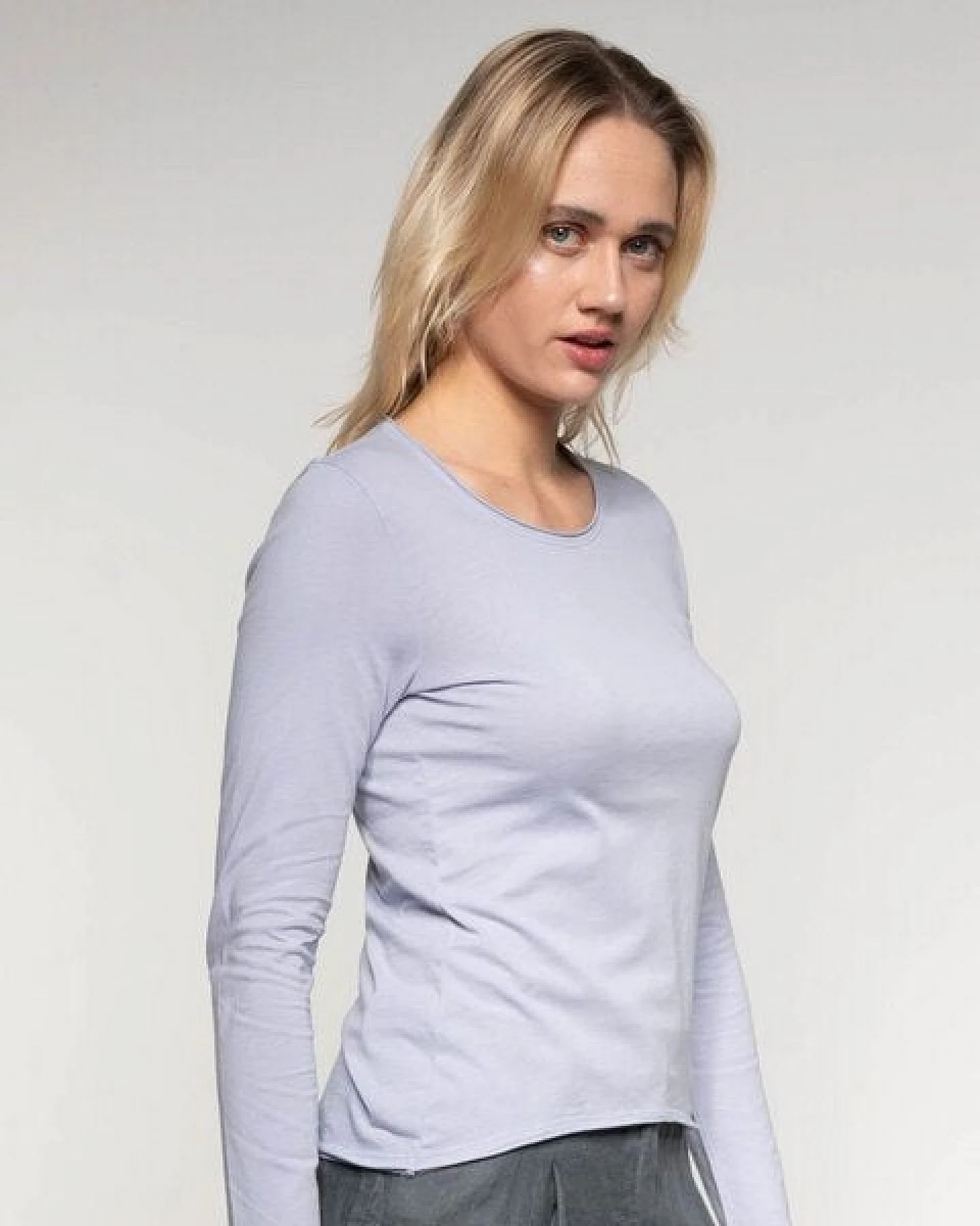 Alma & Lovis Smartes Langarmshirt aus Bio-Baumwolle – Ansicht 4