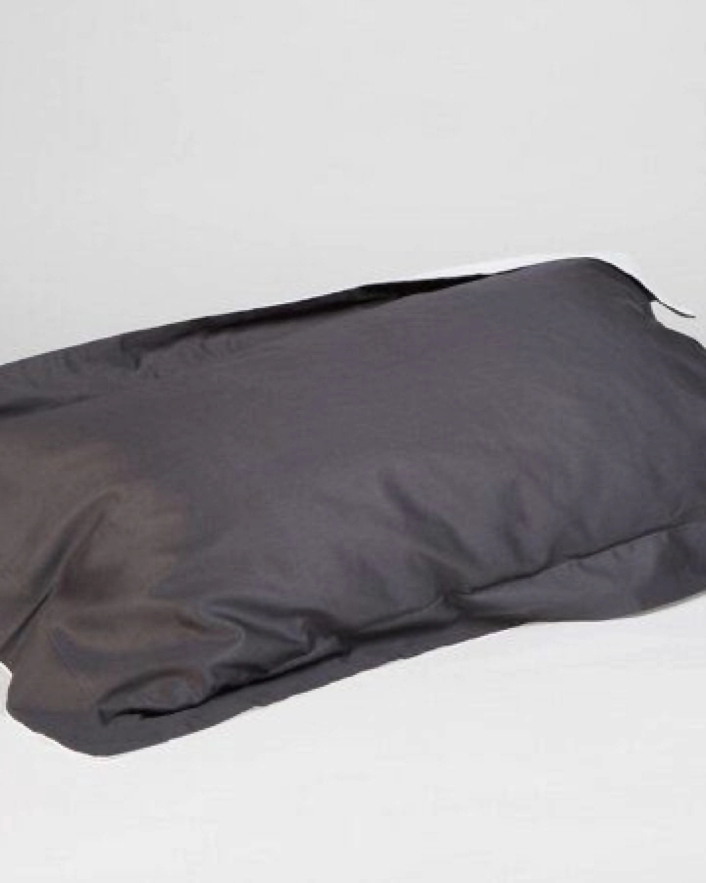 Kissenbezug Anthracite/White "Yumeko" aus Baumwollsatin – Ansicht 3