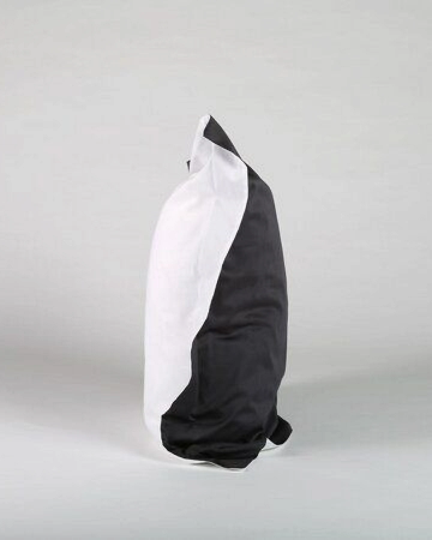 Kissenbezug Anthracite/White "Yumeko" aus Baumwollsatin – Ansicht 2