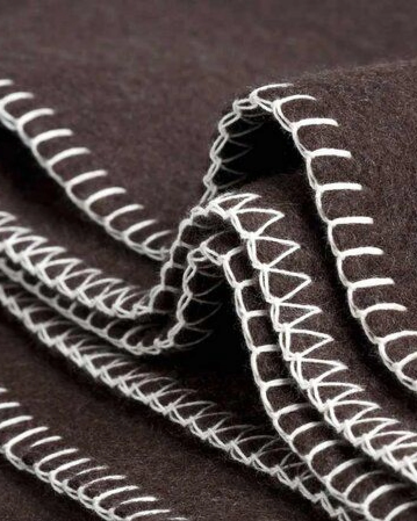 Yumeko Yakwolle Decke Dark Brown 150x200 cm – Ansicht 2