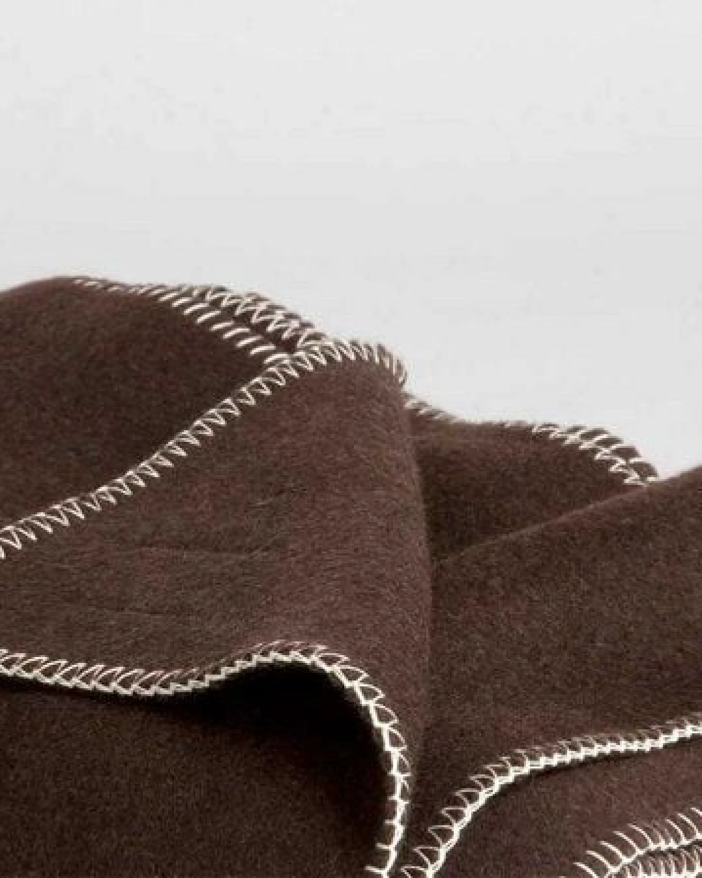 Yumeko Yakwolle Decke Dark Brown 150x200 cm – Ansicht 4