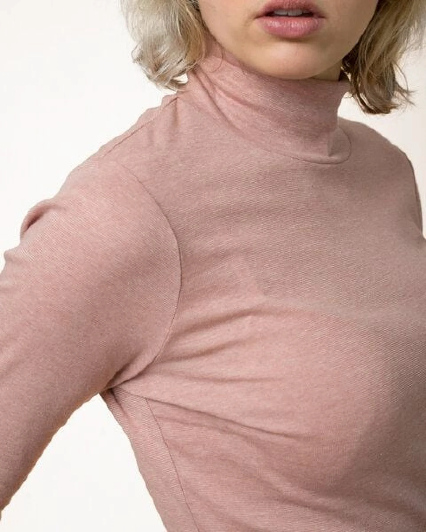 Alma & Lovis Rollkragenshirt aus Bio-Baumwoll-Jersey – Ansicht 2