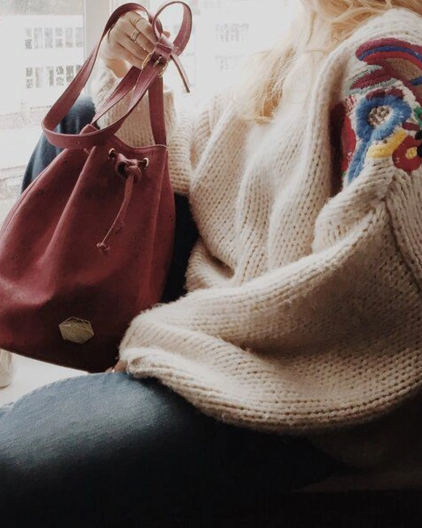 MATES OF NATURE Korktasche Bucket Bag - Handtasche aus Kork in Red Grape (rot) – Ansicht 2