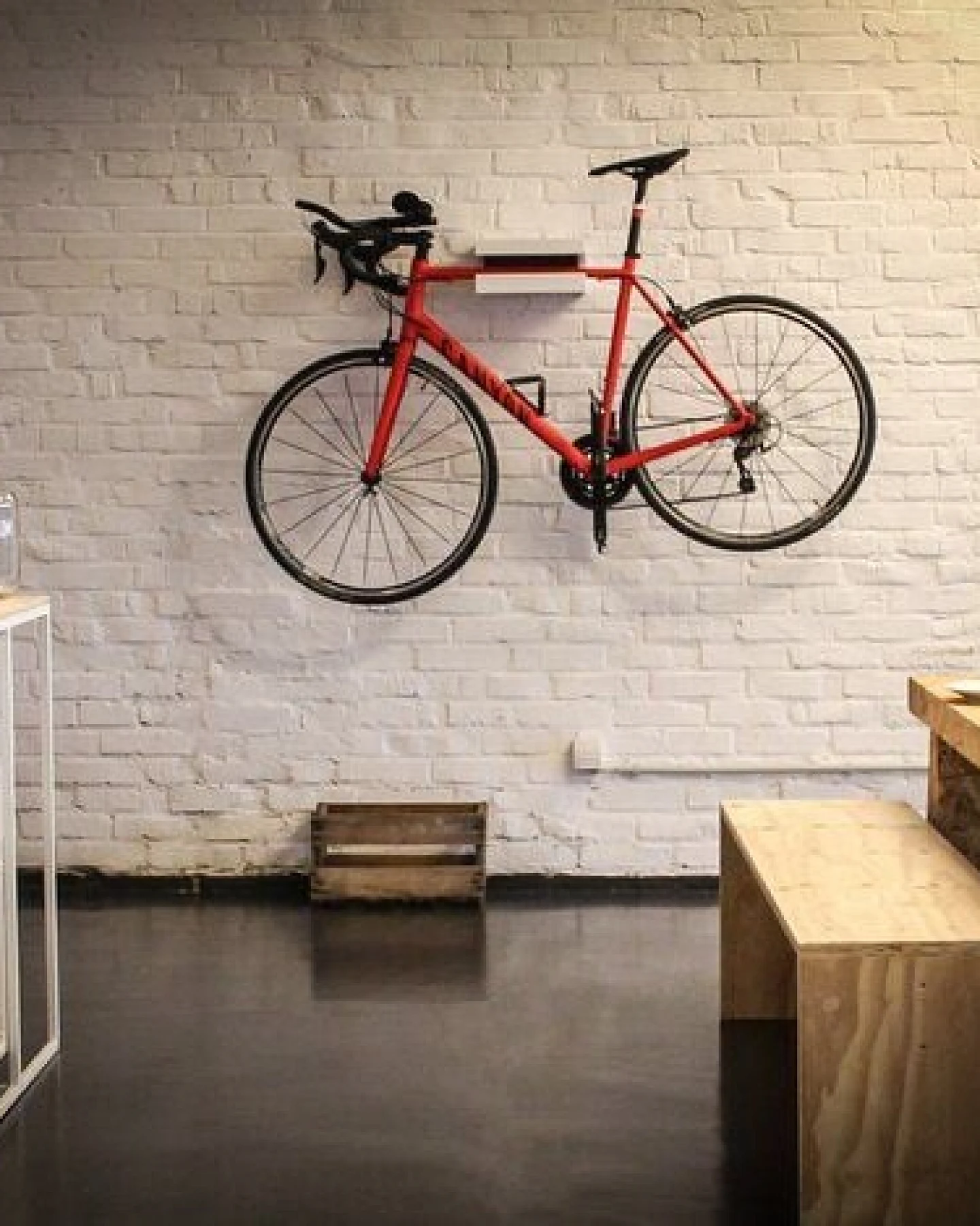 Bicycledudes Fahrrad Wandhalterung "FRIEDRICH" aus nachhaltigem Holz – Ansicht 4