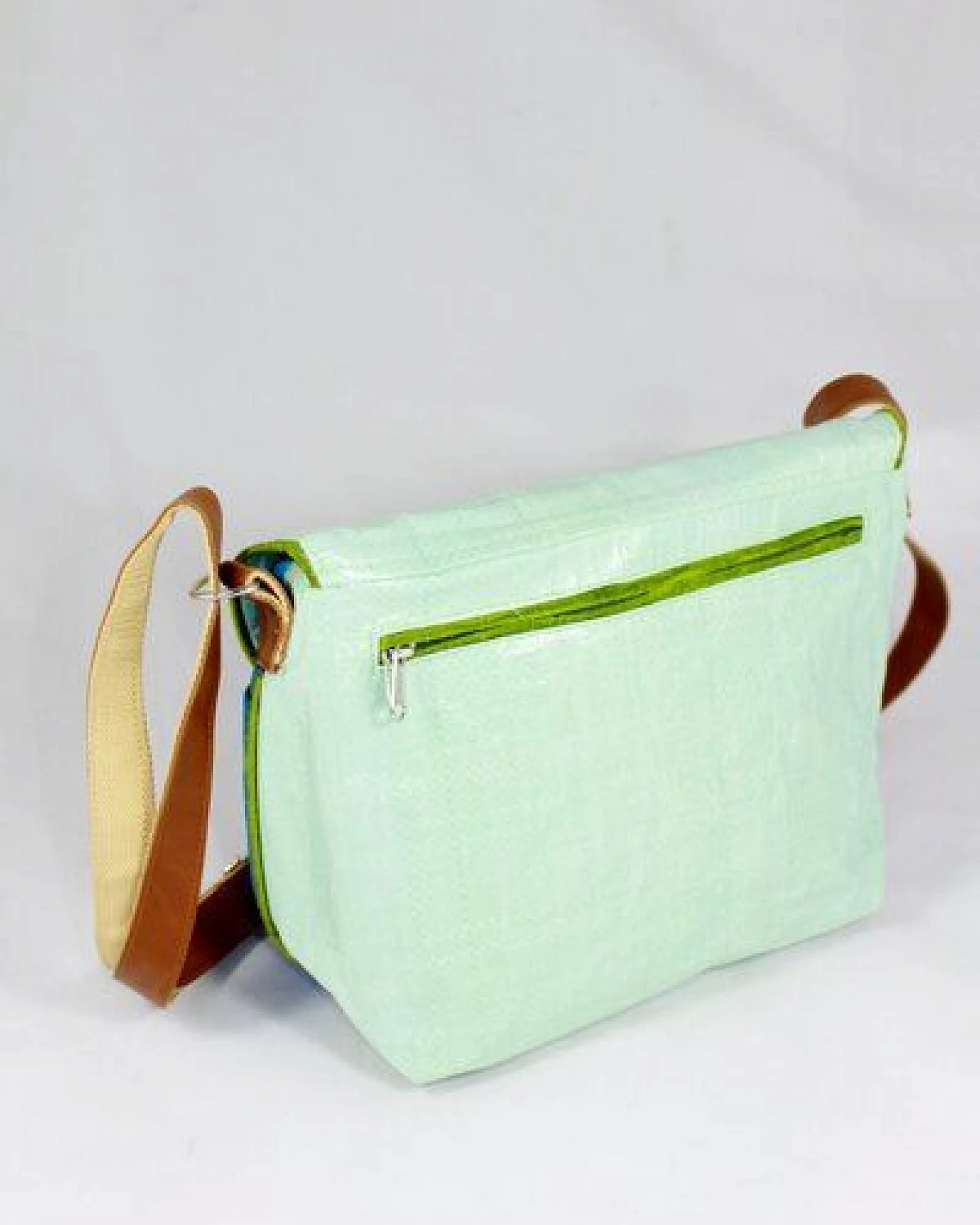 Schönes aus Indochina Umschlagtasche Upcycling – Ansicht 2
