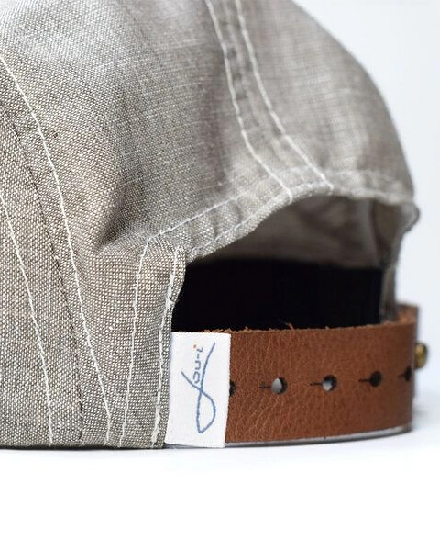 Lou-i Cap grau mit edlem Holzschild - Made in Germany - Sehr leicht & bequem – Ansicht 4