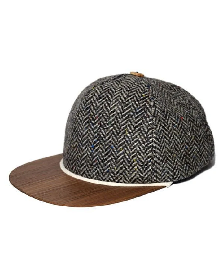 Lou-i Tweed Cap mit edlem Holzschild Made in Germany - Sehr bequeme Wintercap