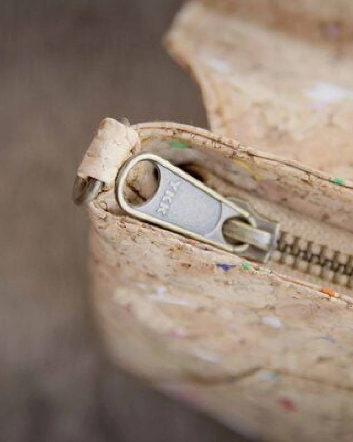 BY COPALA Handtasche -Vegan, Brieftasche aus recyceltem Kork (farbigen Akzenten) – Ansicht 2