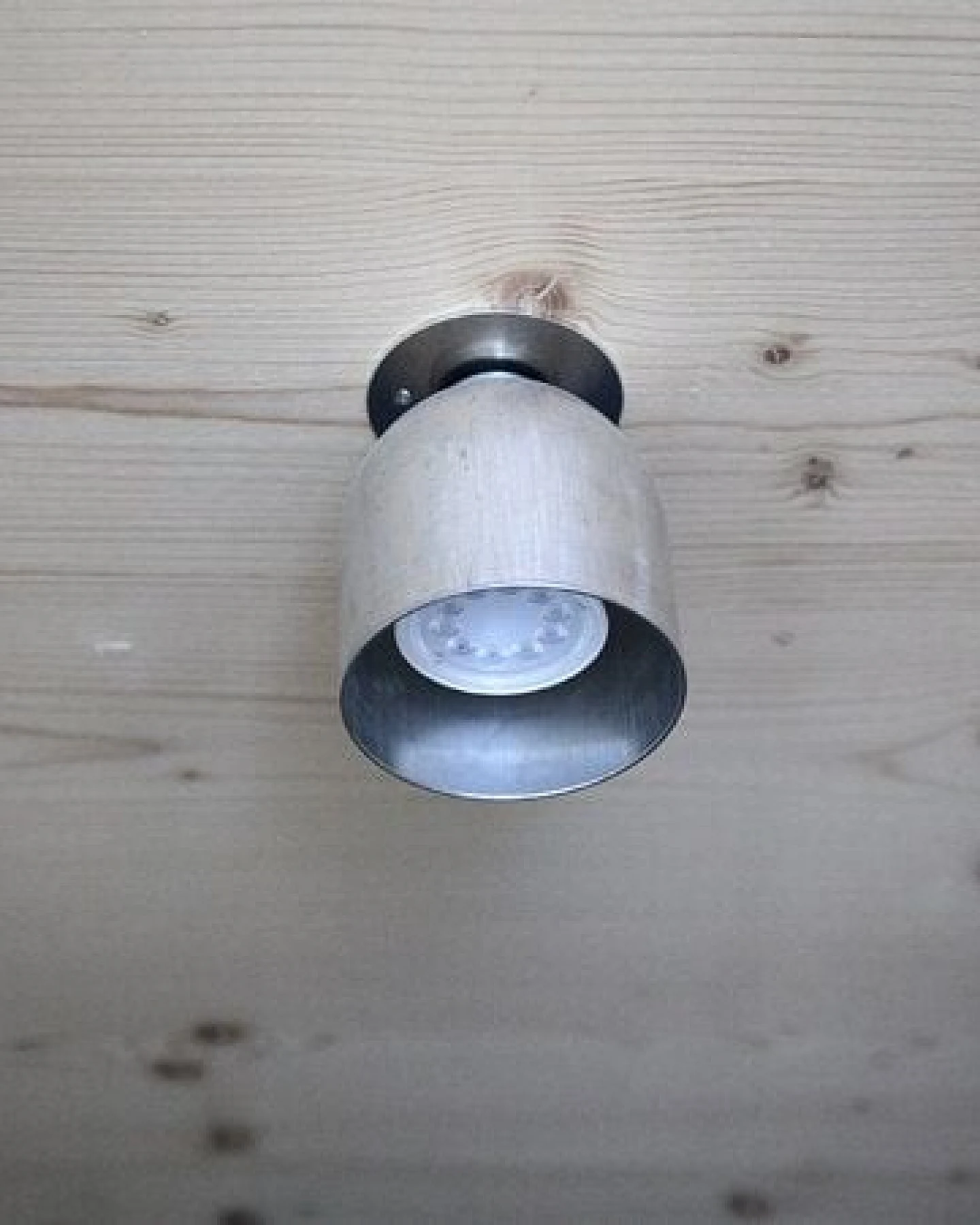 werkvoll by Lena Peter Recycling Feuerlöscher-Deckenleuchte FIRELIGHT – Ansicht 3