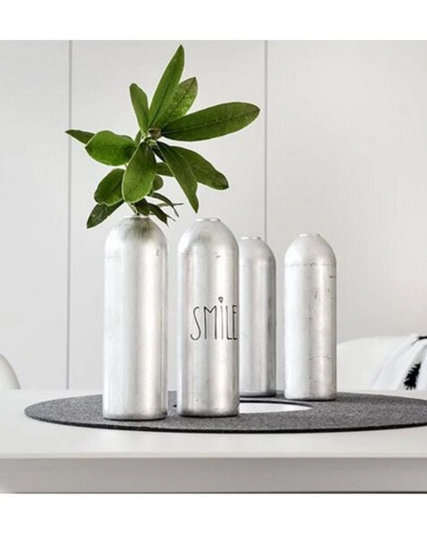 werkvoll by Lena Peter Upcycling Feuerlöscher Kerzenhalter/Vase FIRE - neutral – Ansicht 3