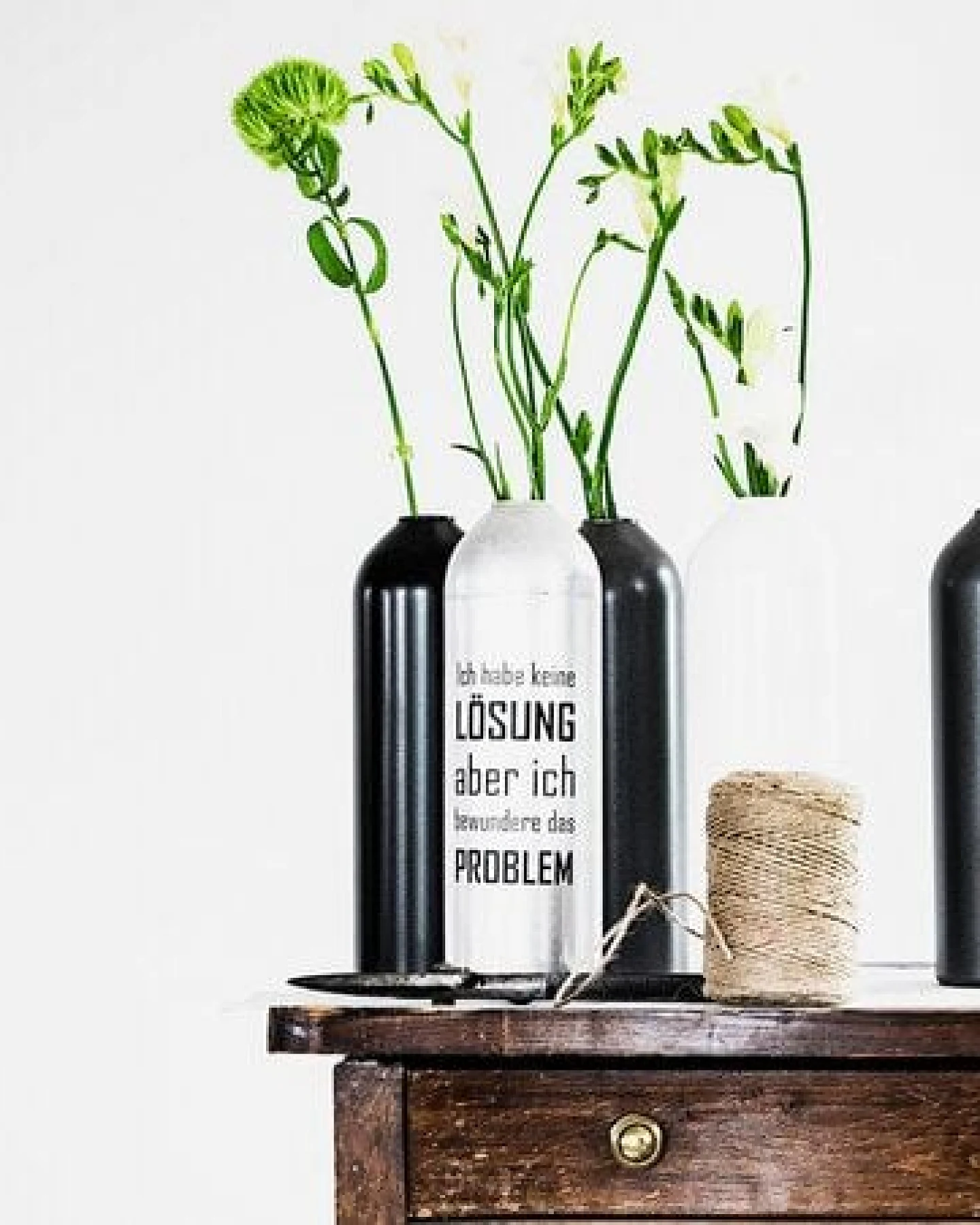 werkvoll by Lena Peter Upcycling Feuerlöscher Kerzenhalter/Vase FIRE - neutral – Ansicht 2