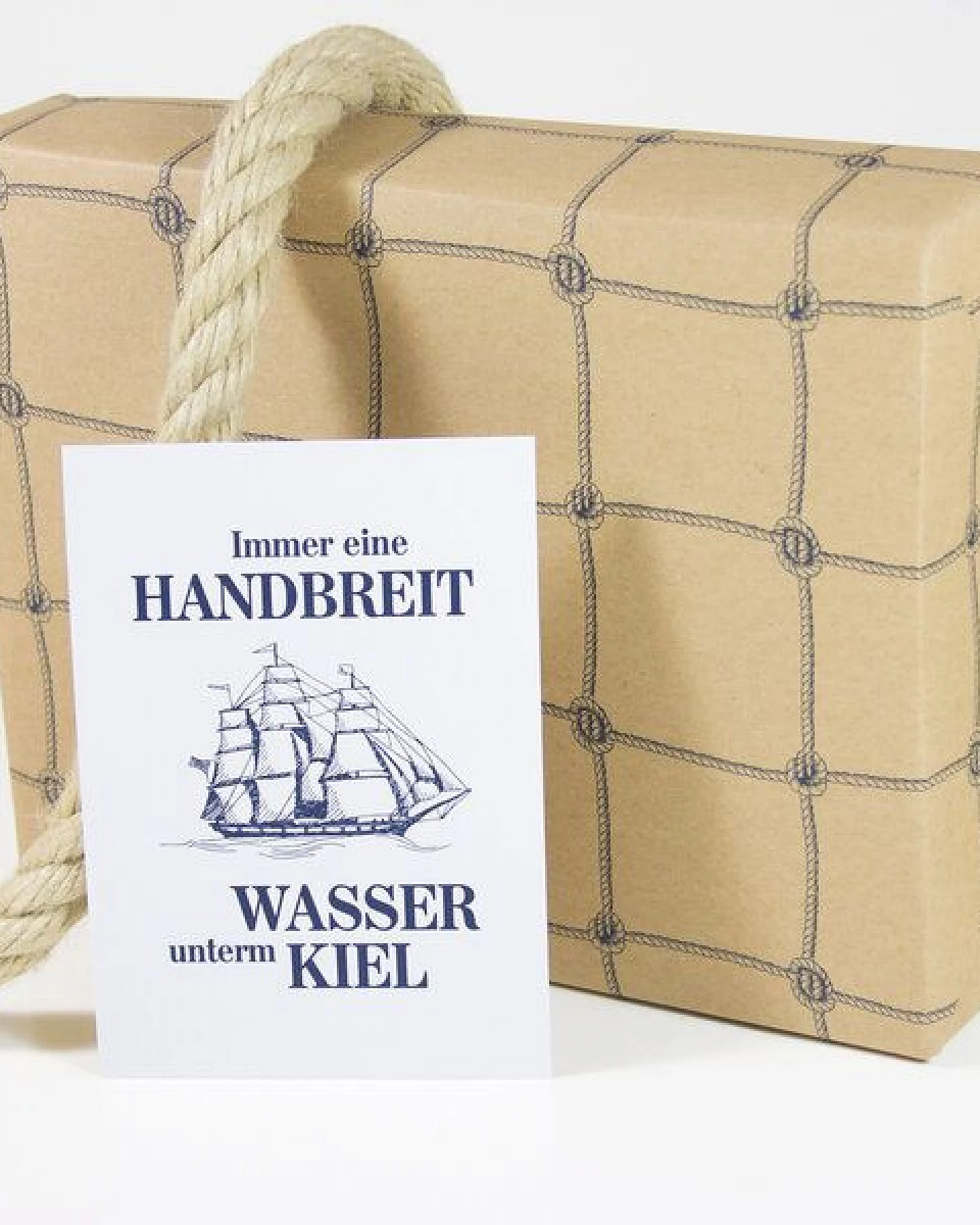 Bow & Hummingbird Postkarte Wasser unterm Kiel – Ansicht 2