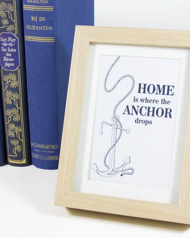Bow & Hummingbird Postkarte Home is ...