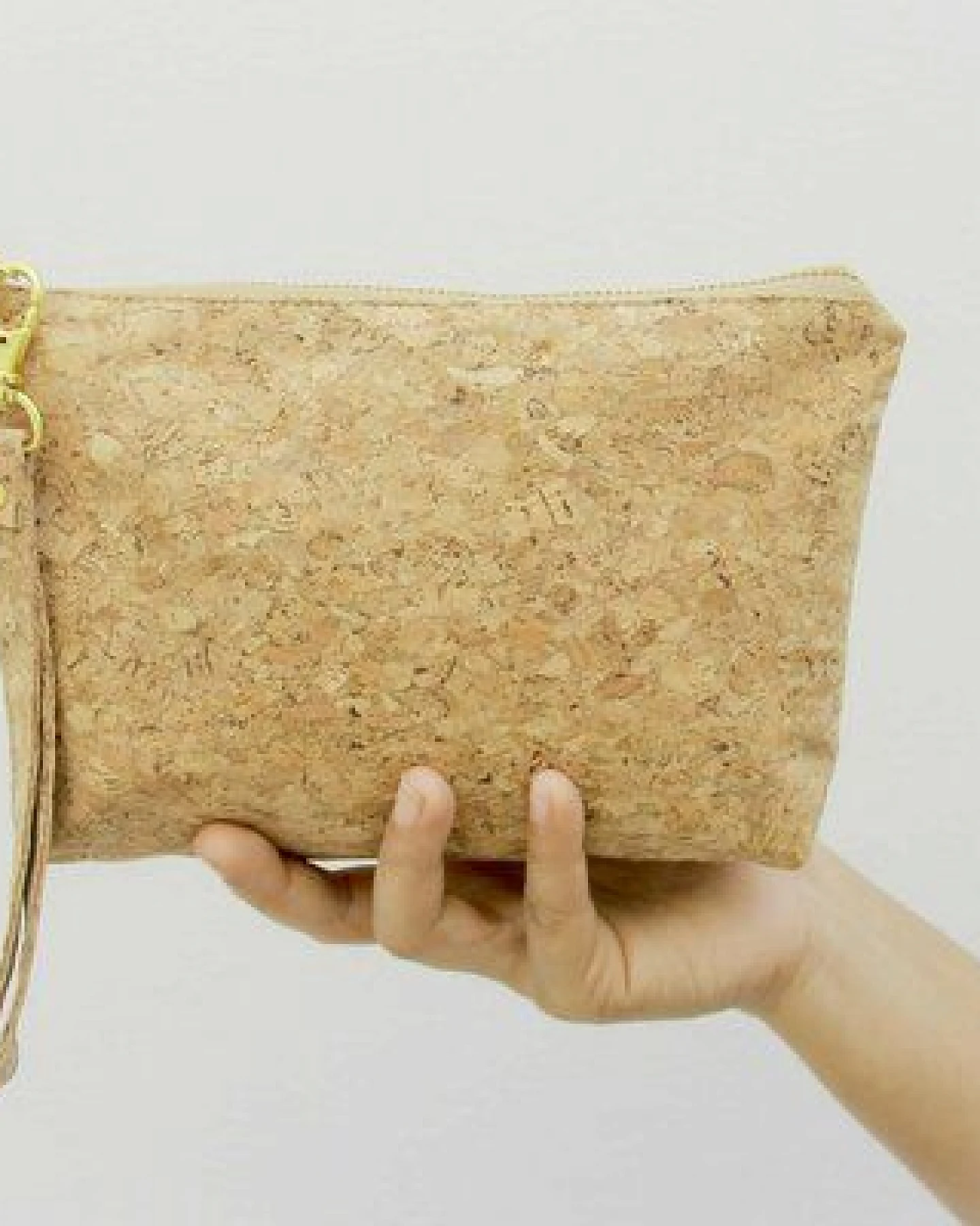 BY COPALA Kleines Täschchen aus Recycling-Kork, Vegan Kosmetiktasche – Ansicht 3