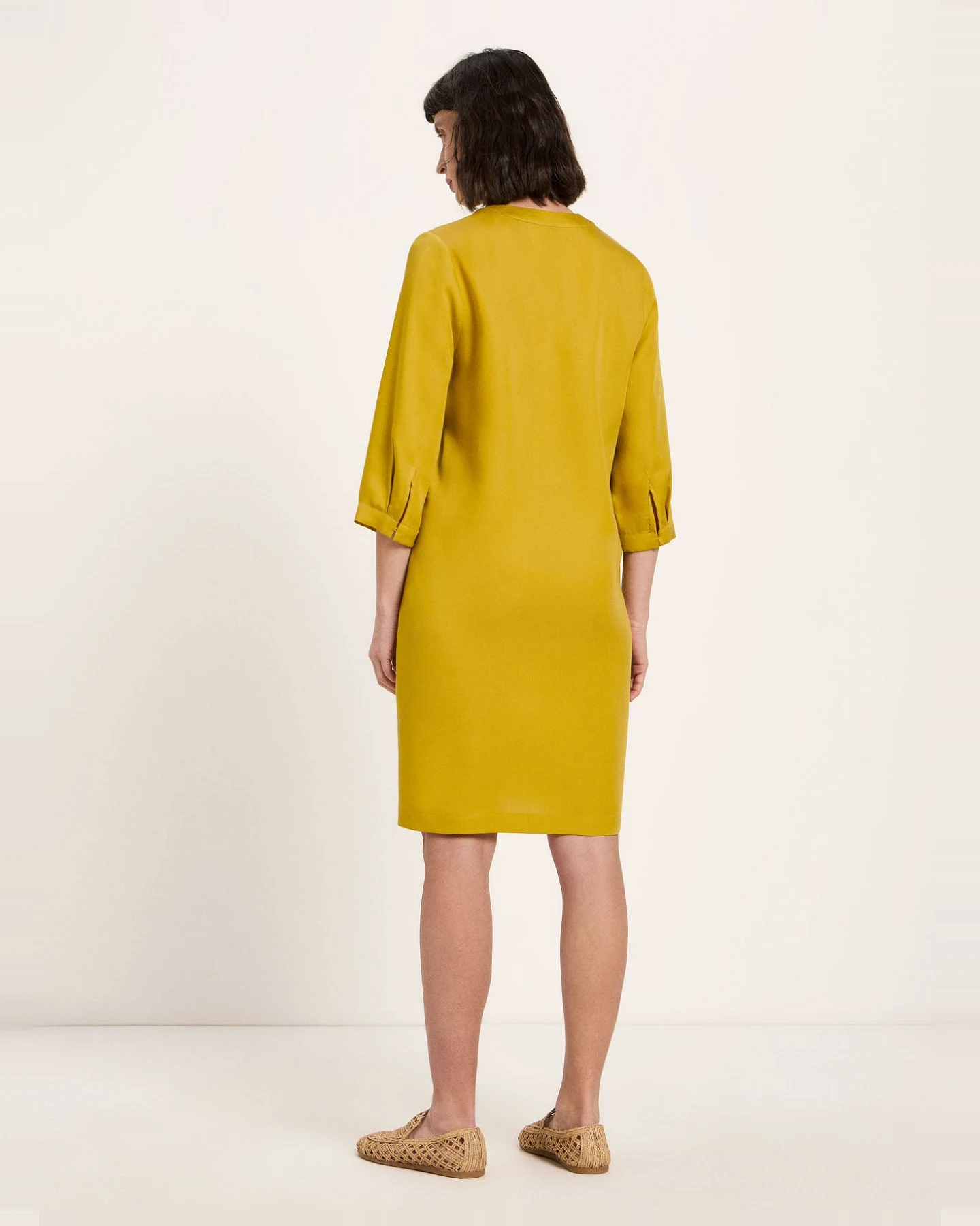 Kleid mit V-Ausschnitt – Ansicht 3