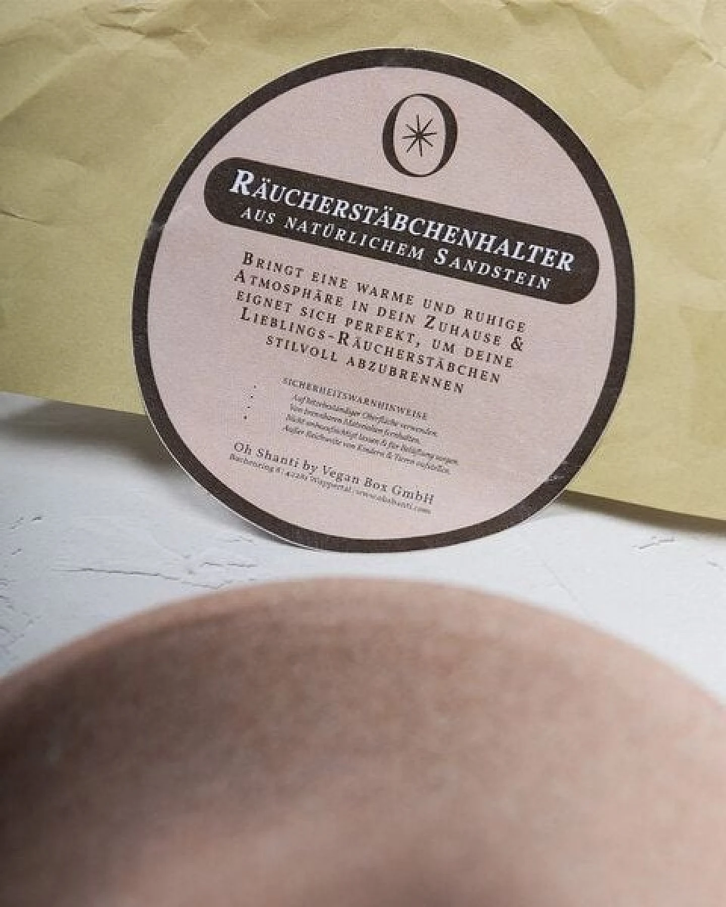 Oh Shanti Räucherstäbchenhalter aus Sandstein – Ansicht 4