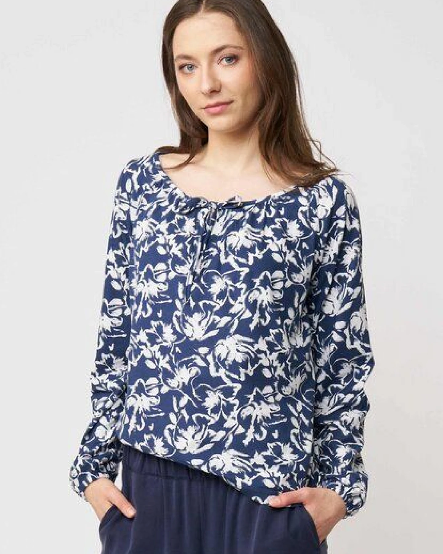 LANA Organic Blusenshirt aus Bio Baumwolle, Modell Antonia – Ansicht 2