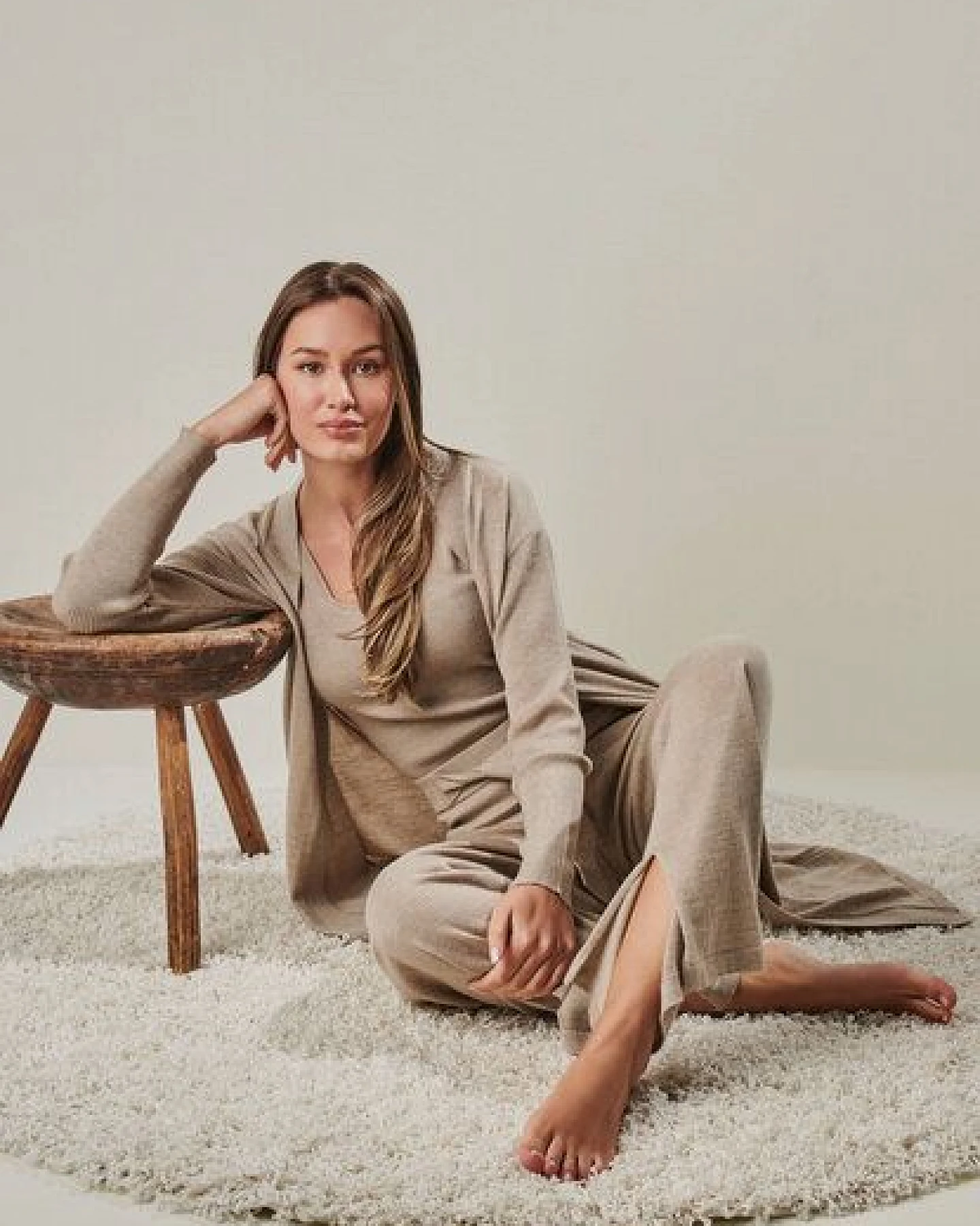 YOU LOOK PERFECT Merino Loungewear Set "Cardigan Blossom & Top Blossom & Hose Bailey" – Ansicht 2