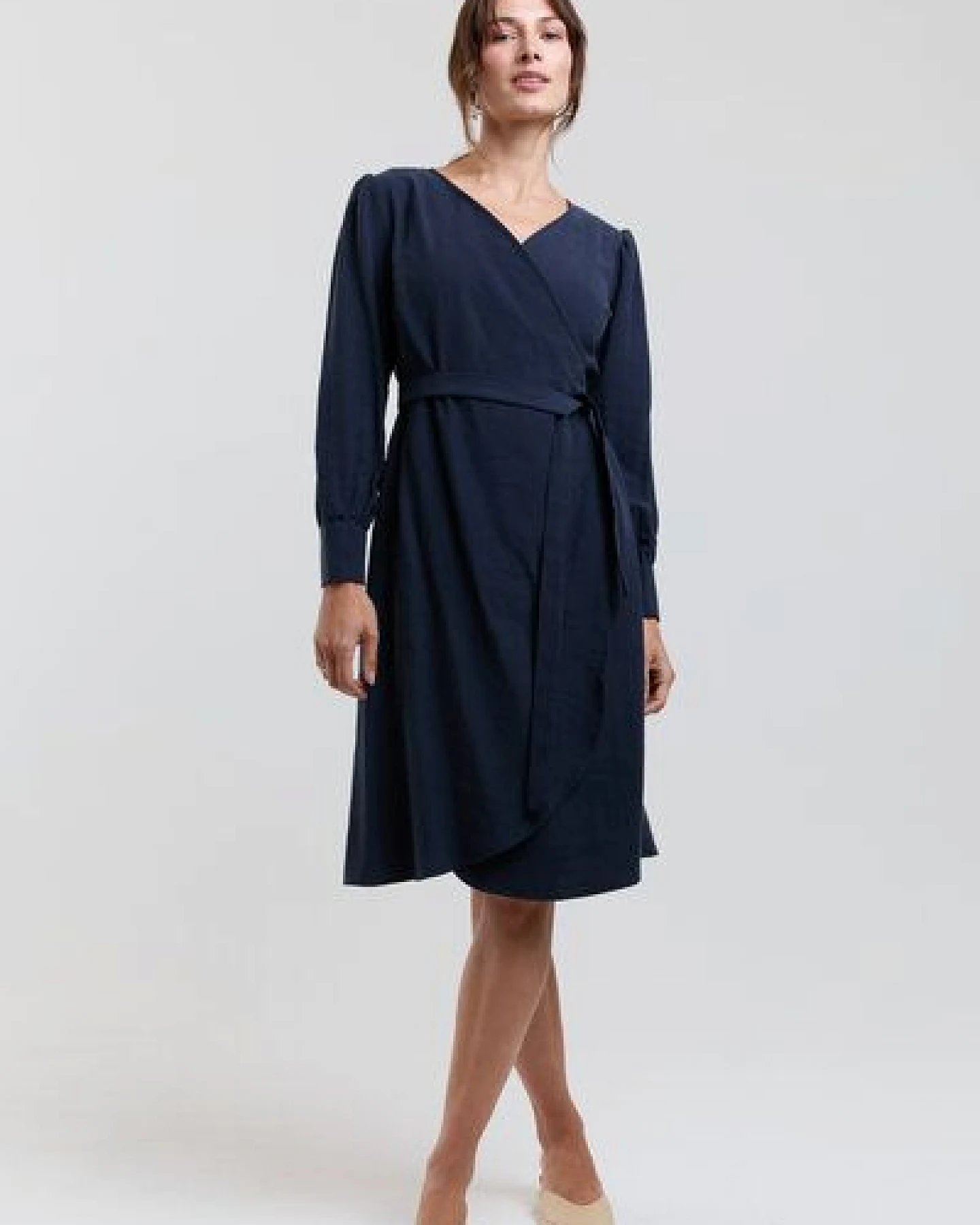AYANI Sophie Wickelkleid aus TENCEL – Ansicht 4