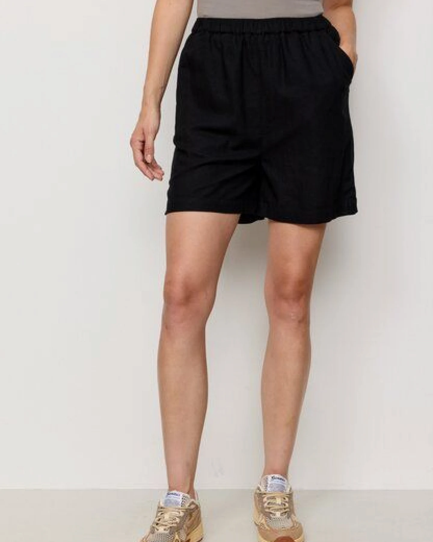 Damen Shorts aus Leinen und LENZING ECOVERO Viskose Mix - FIR - recolution – Ansicht 3